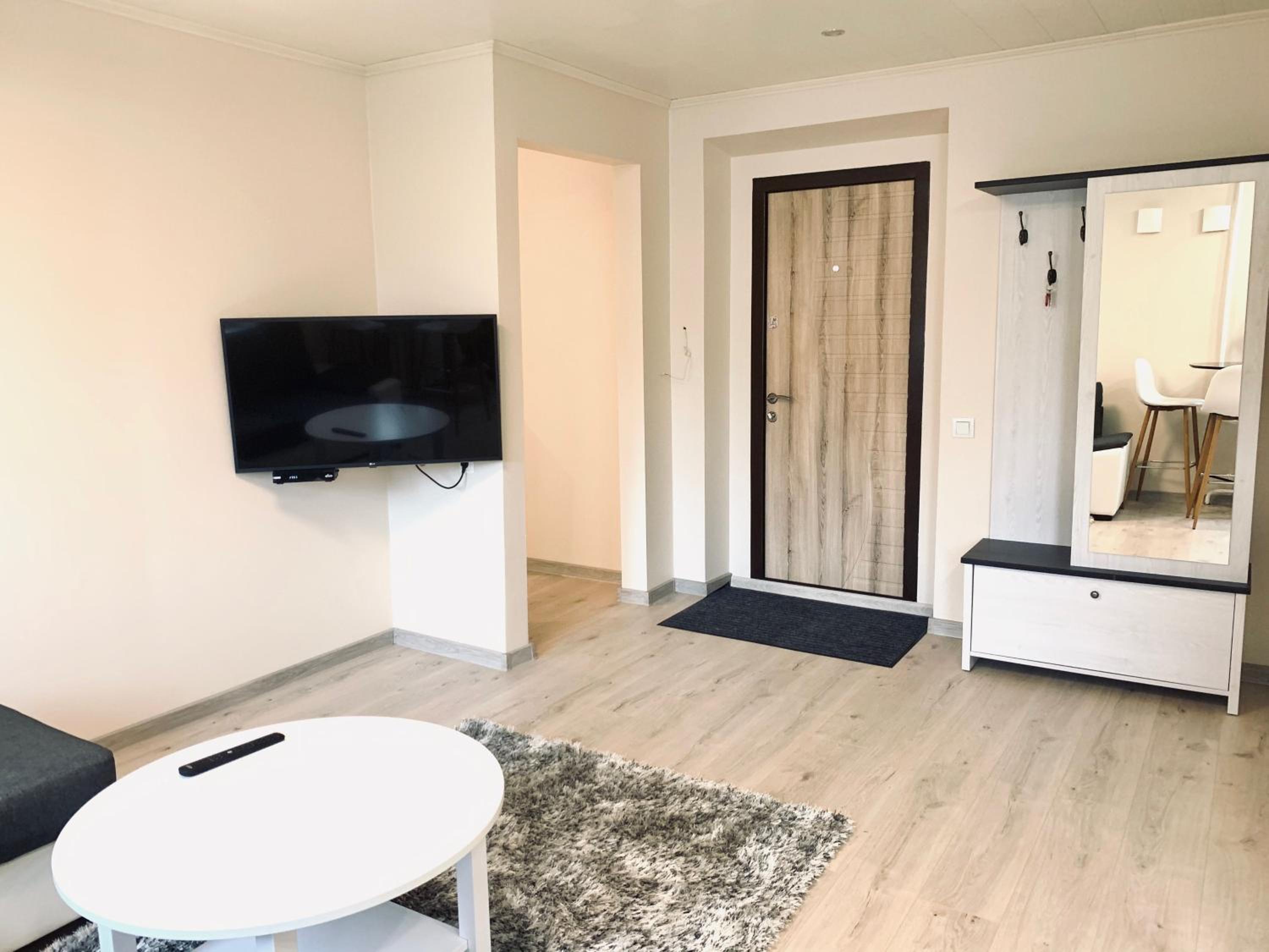 One-Bedroom Apartment - Photo 2
