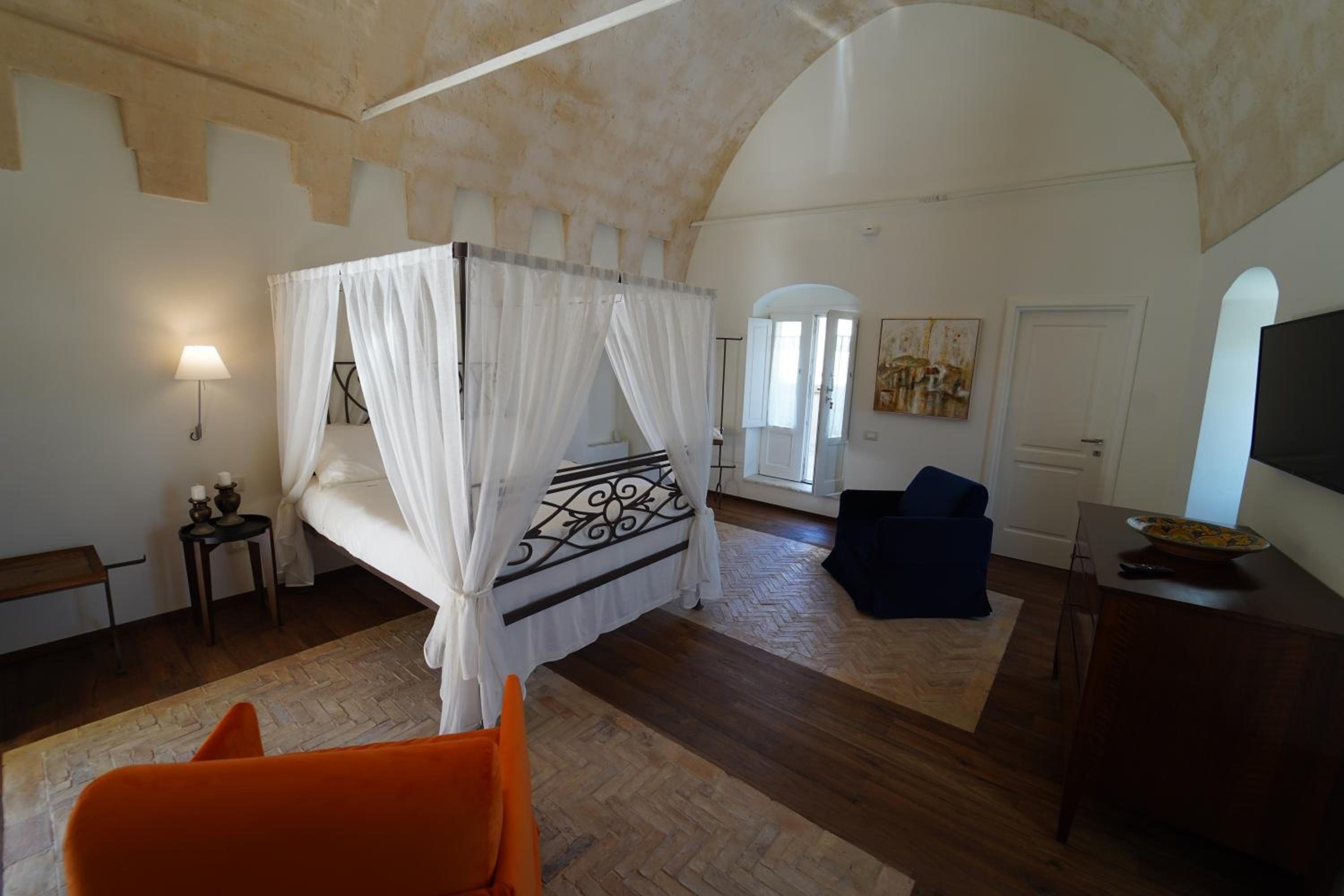 Deluxe Double Room with Balcony - Photo 1