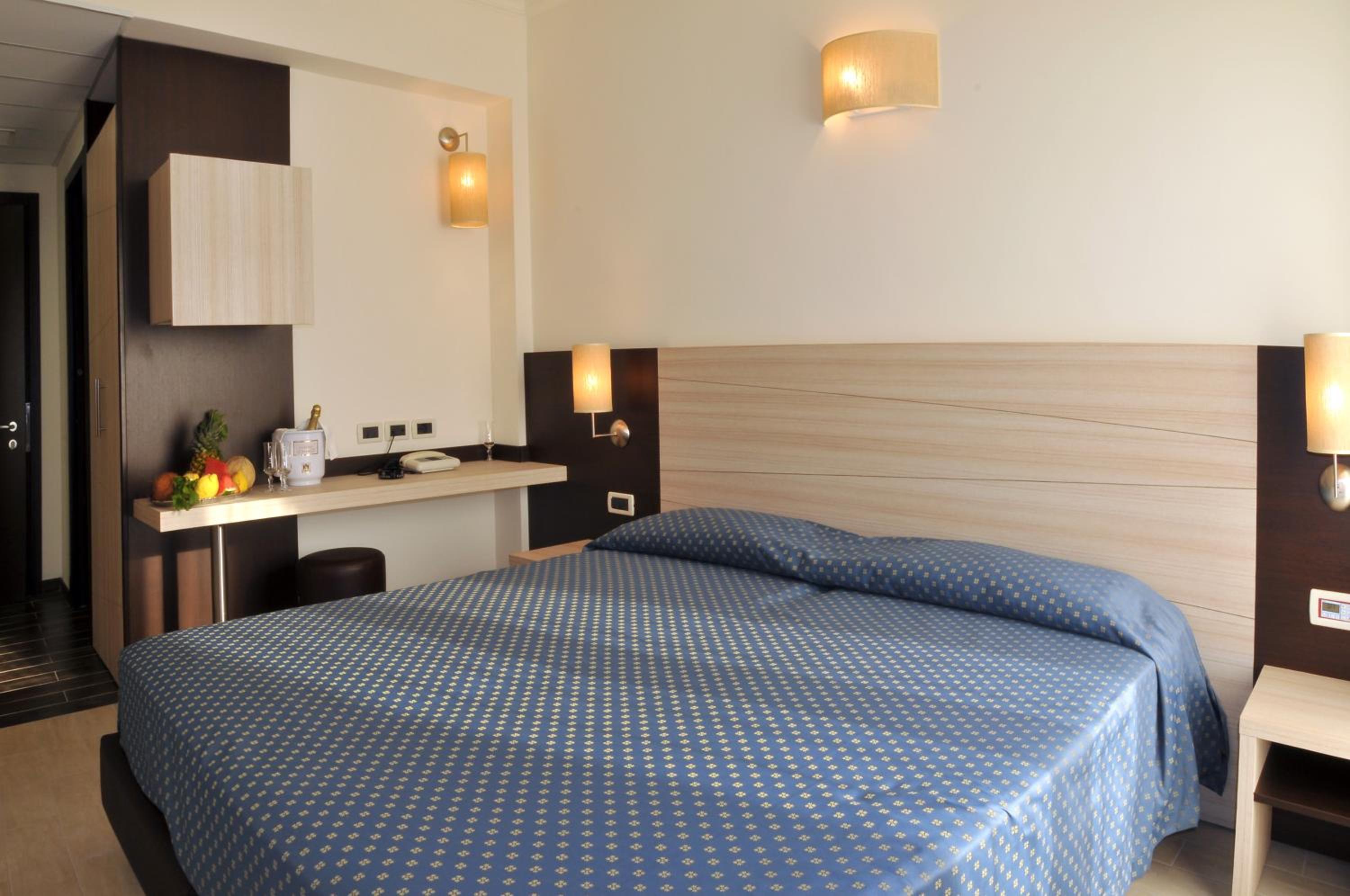 Double Room - Photo 2