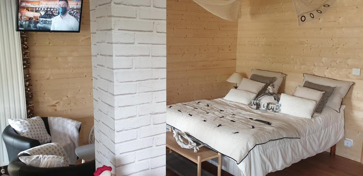 Double Room with Terrace and Private Hot Tub photo 1