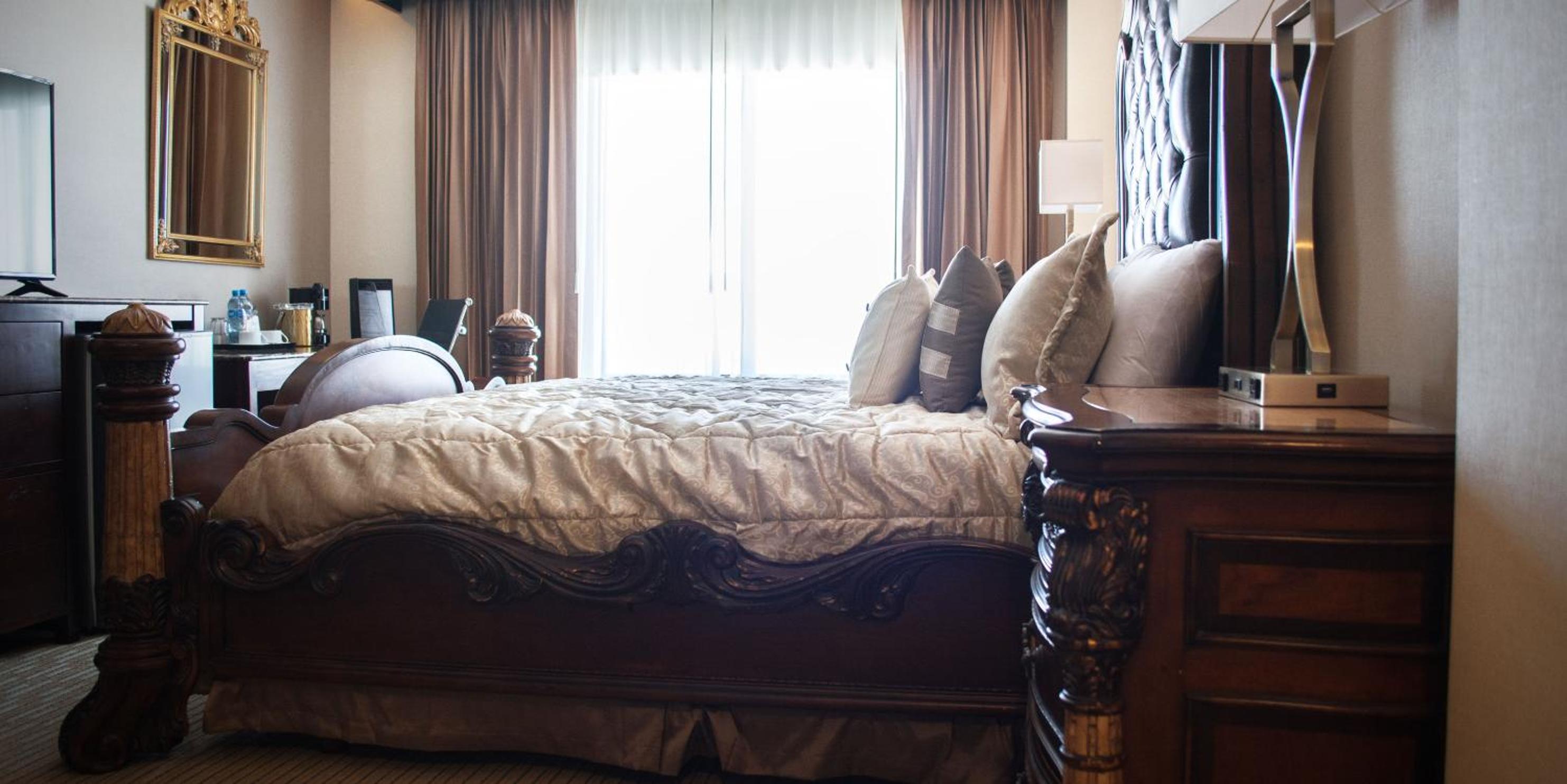 Two-Bedroom Master Suite - Non-Smoking - Photo 2