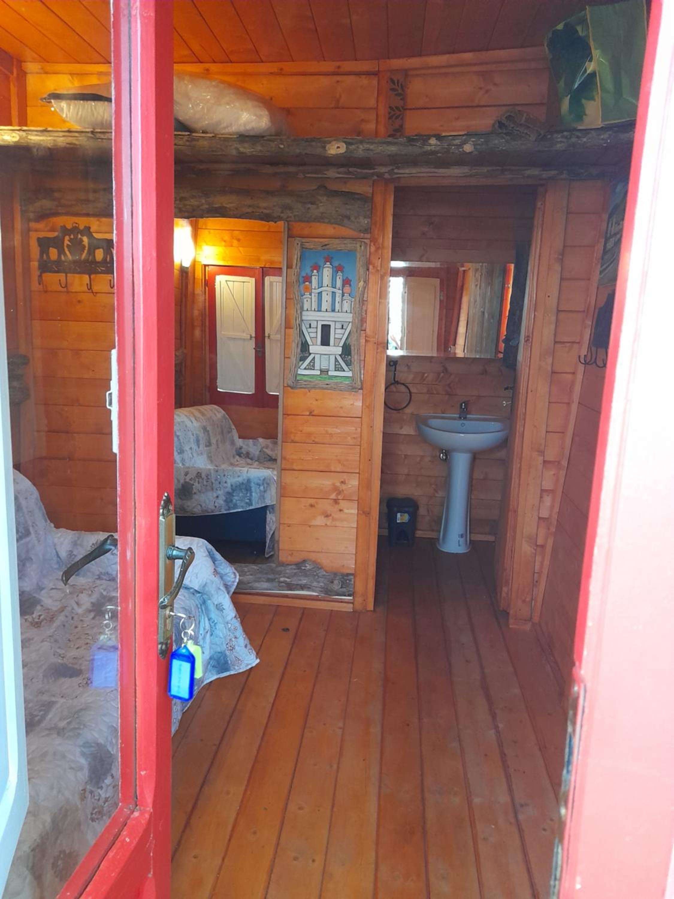 Double Room with Private Bathroom - Photo 3