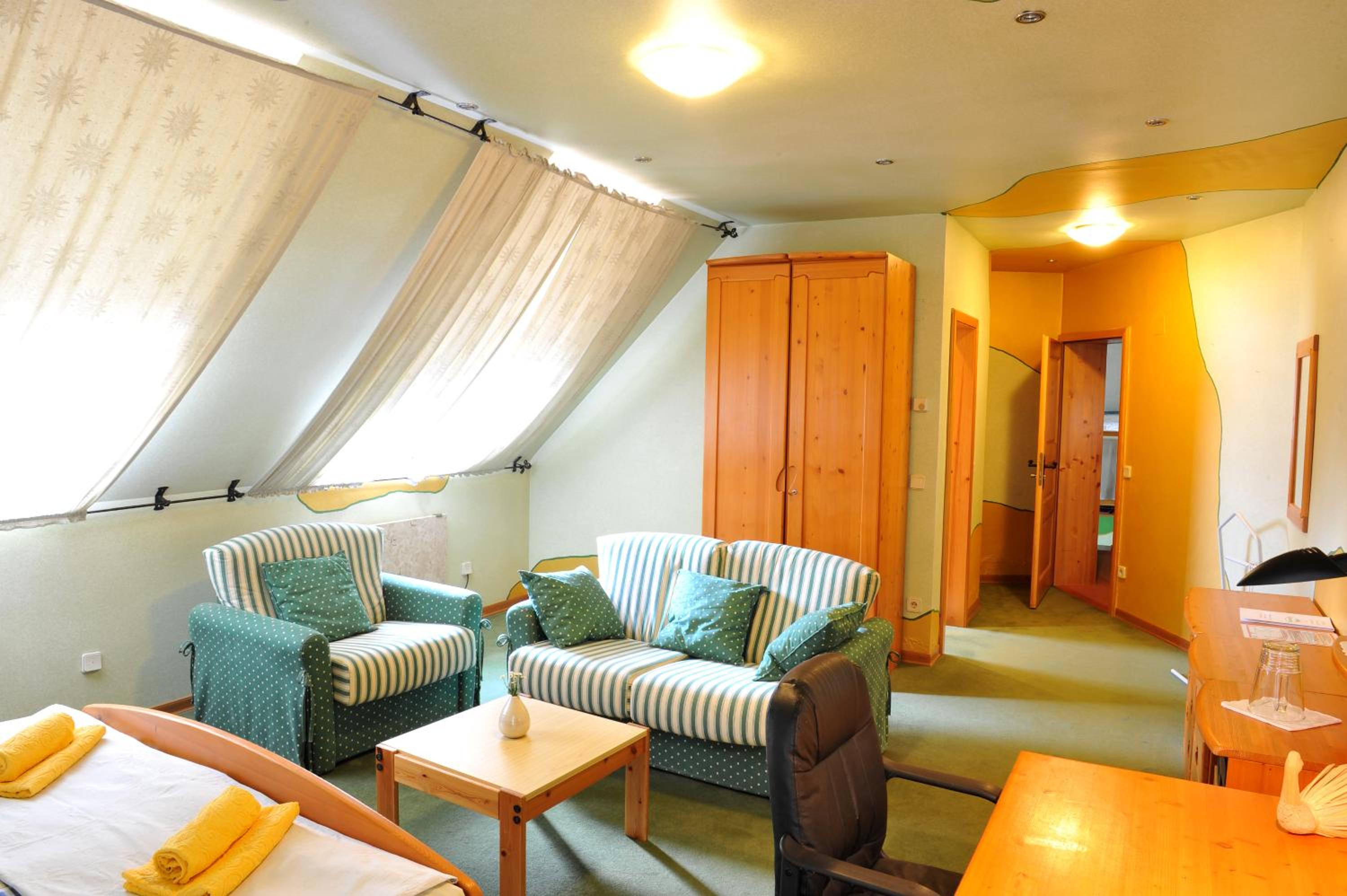 Standard King Room - Photo 2