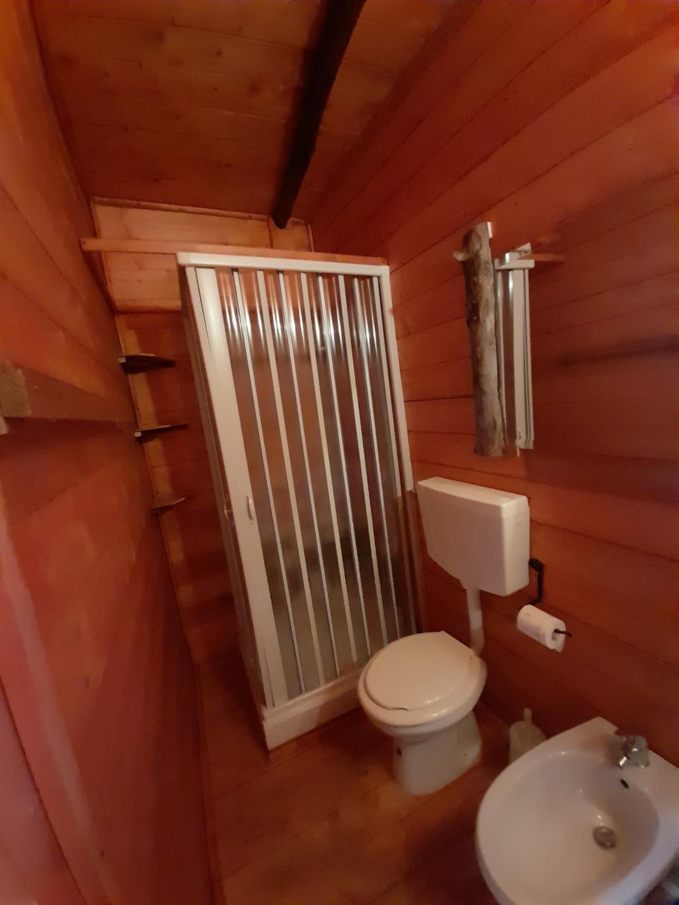 Double Room with Private Bathroom - Photo 10