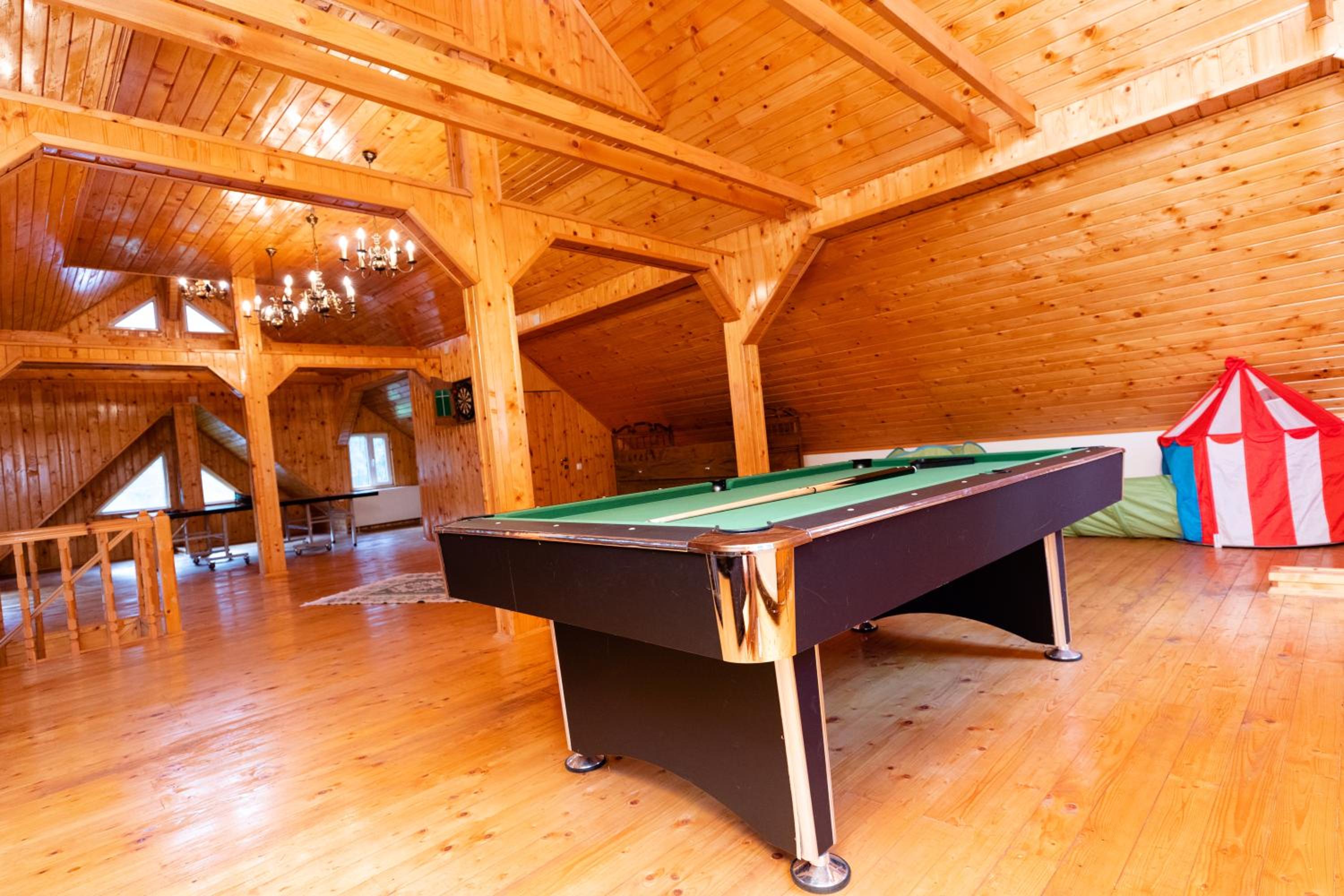 Five-Bedroom House - Photo 40
