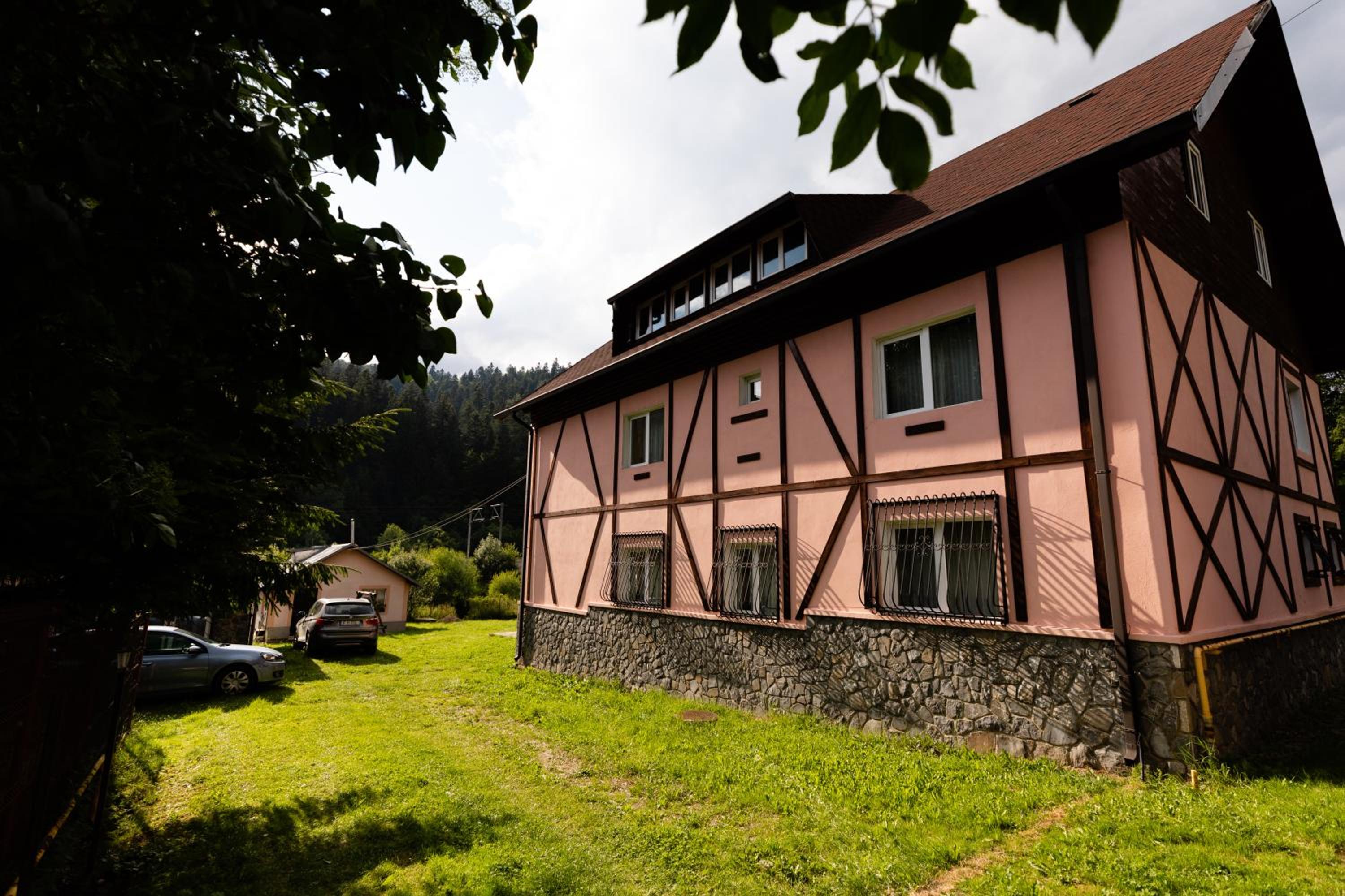 Five-Bedroom House - Photo 14