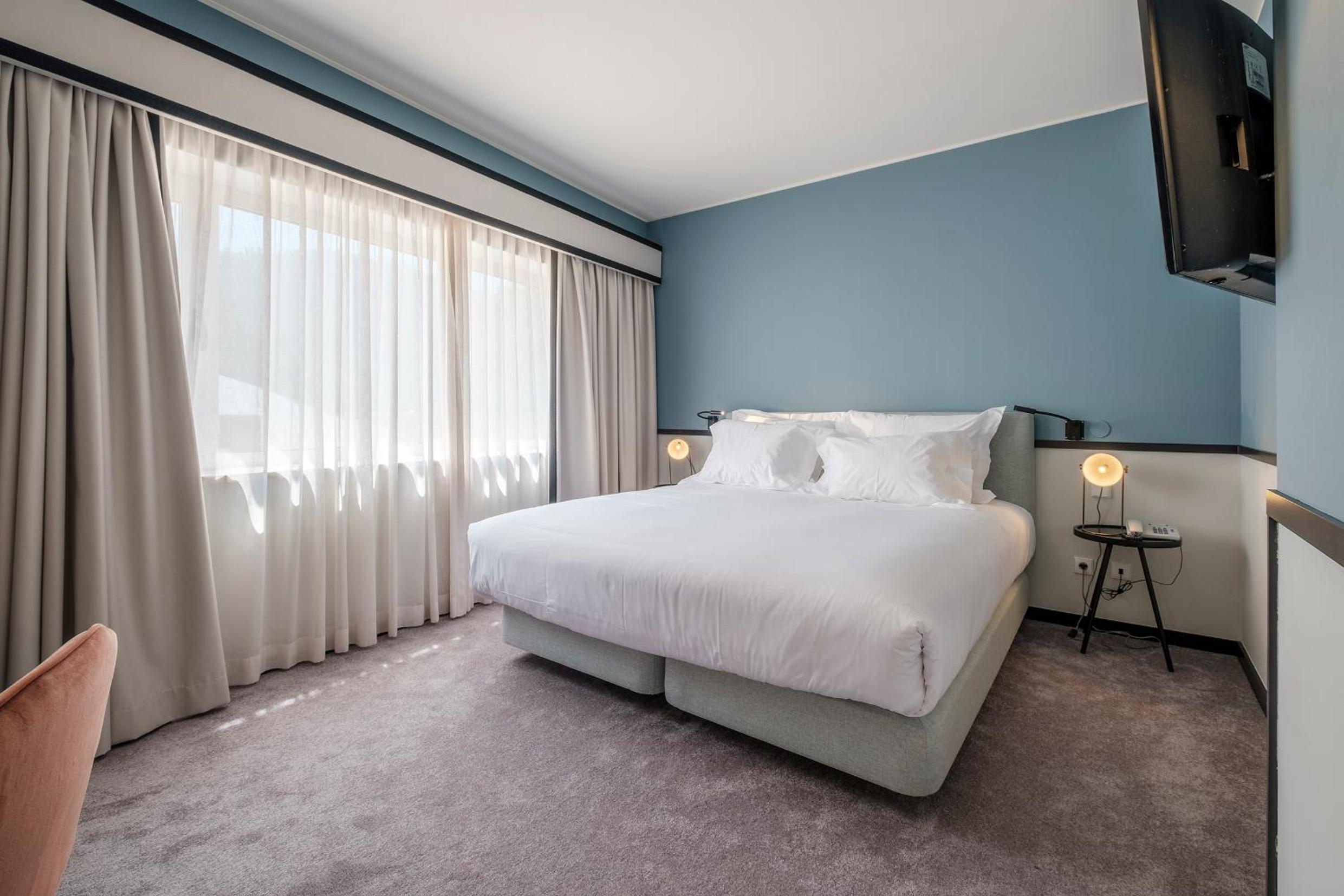 Standard Double or Twin Room - Photo 5