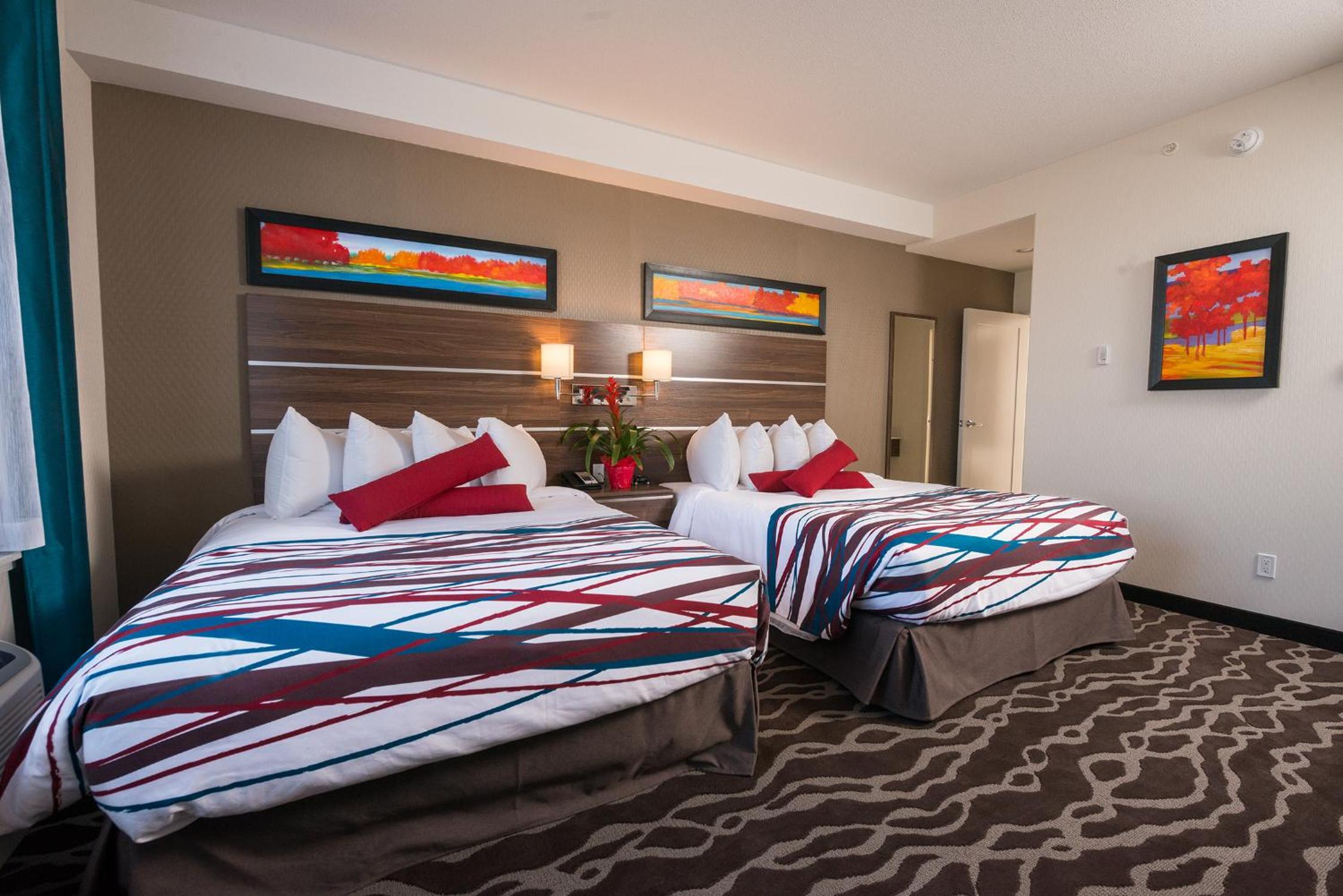 Queen Room with Two Queen Beds photo 3