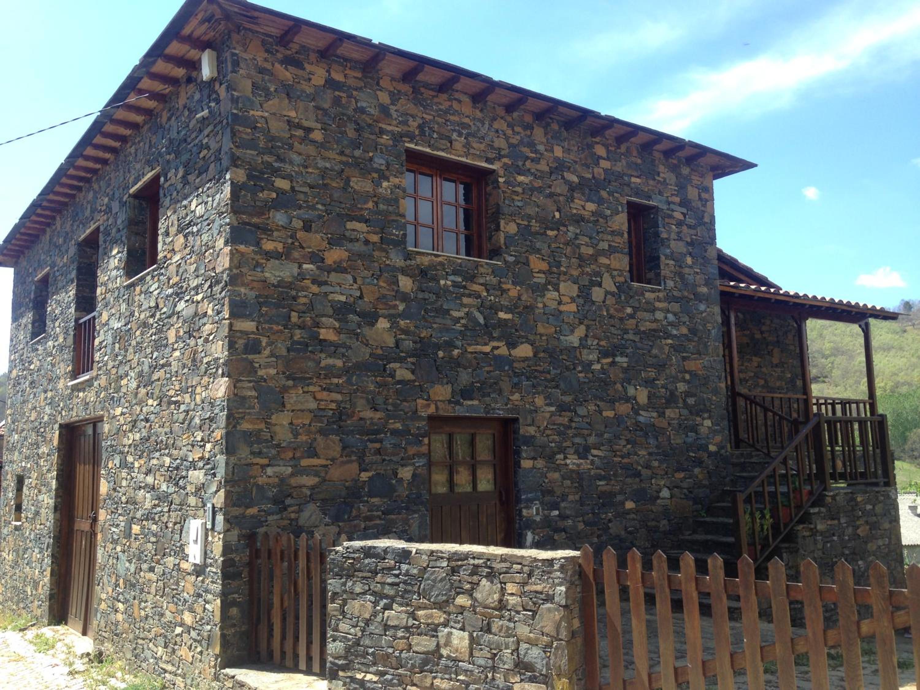 Three-Bedroom House - Photo 44