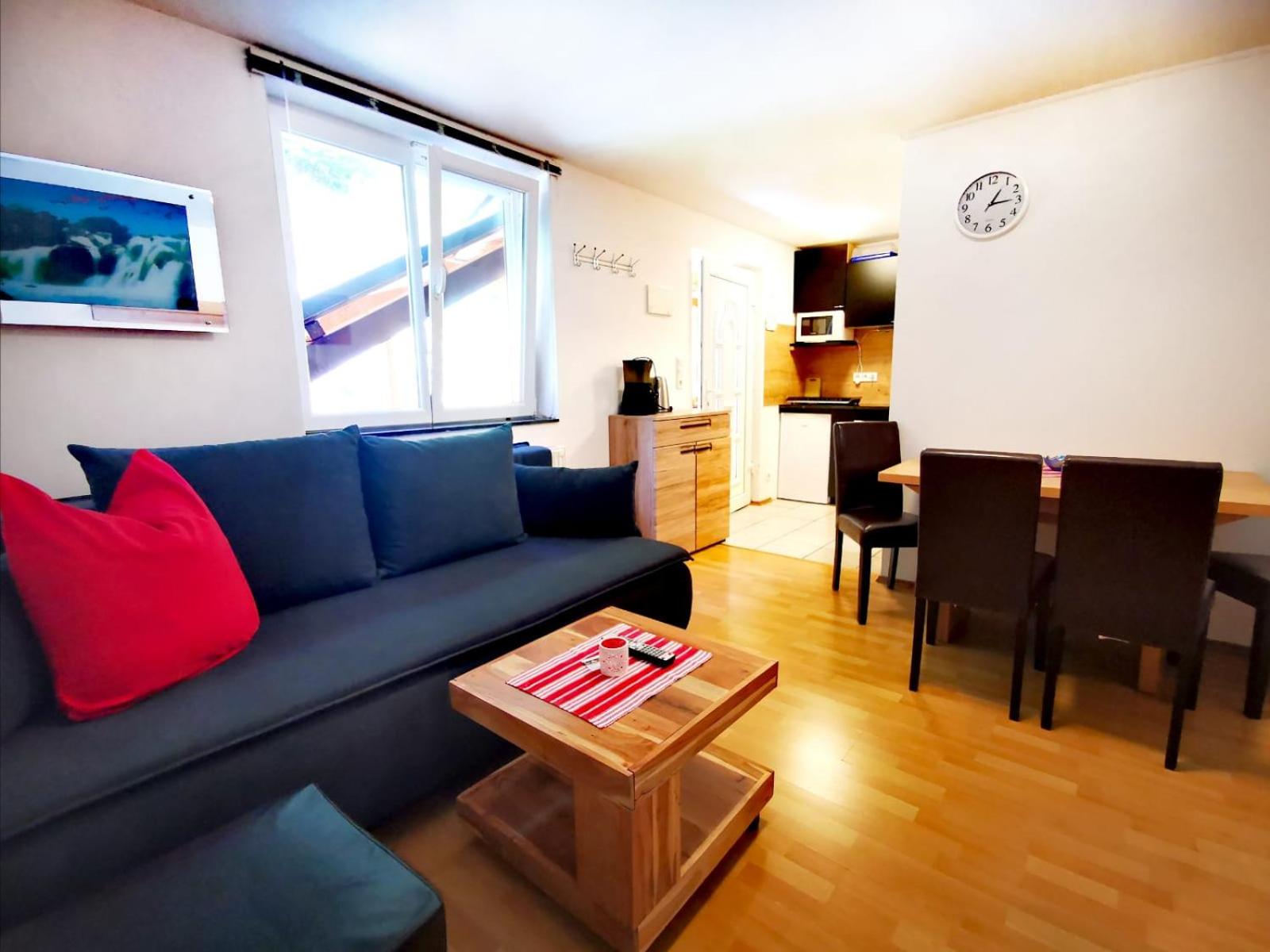 One-Bedroom Apartment - Photo 2
