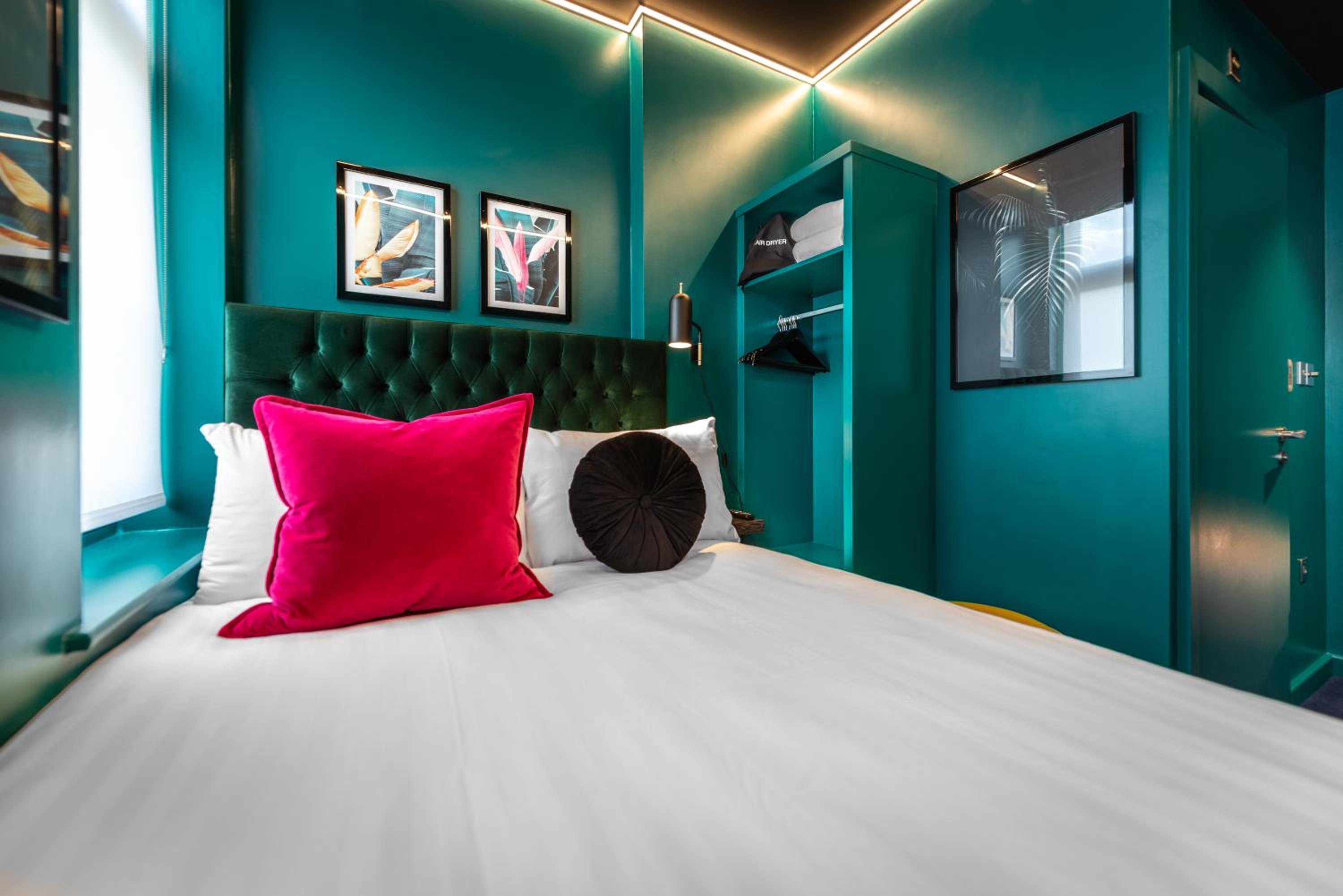 Petite Double Room - Park View photo 3