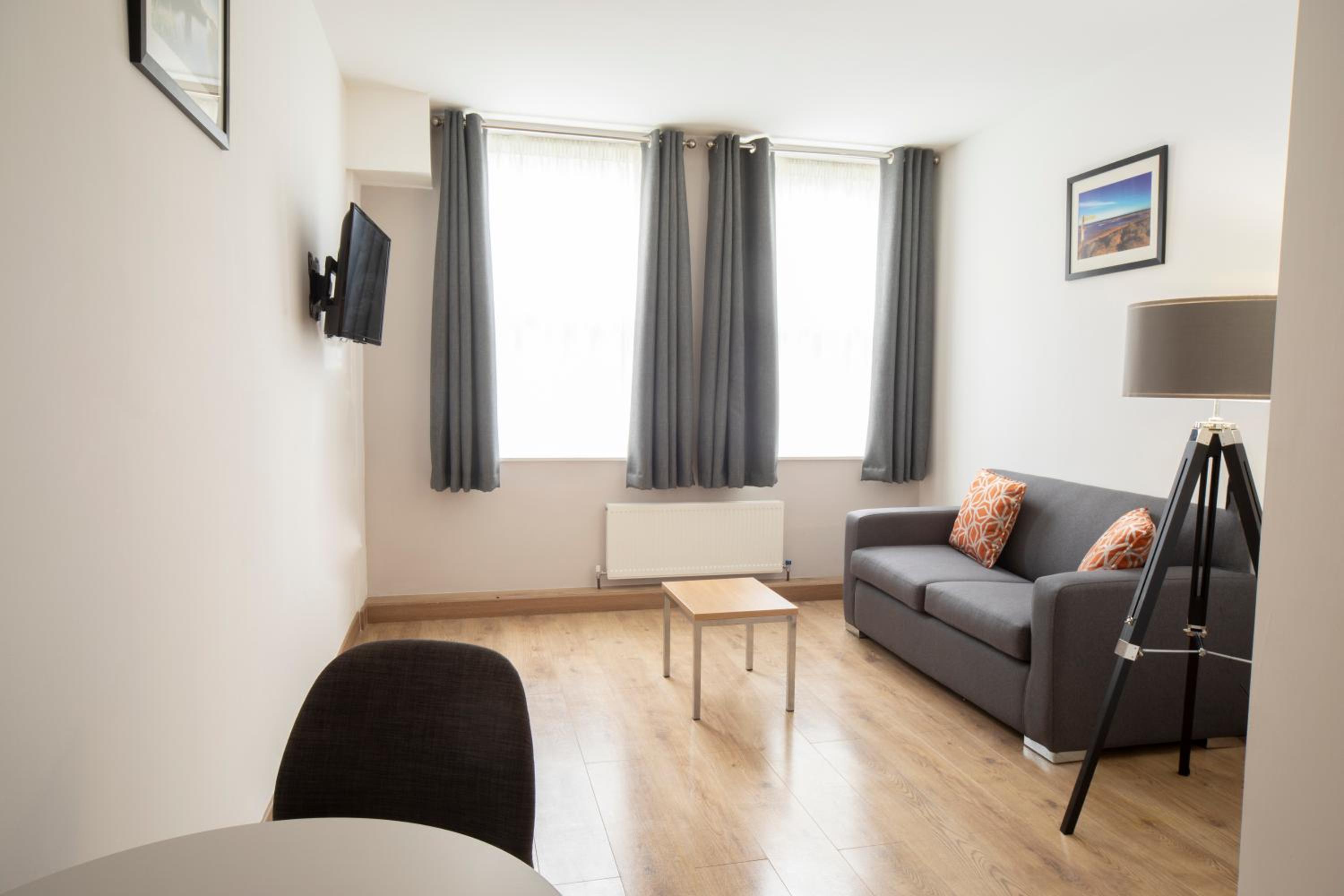 One-Bedroom Apartment photo 2