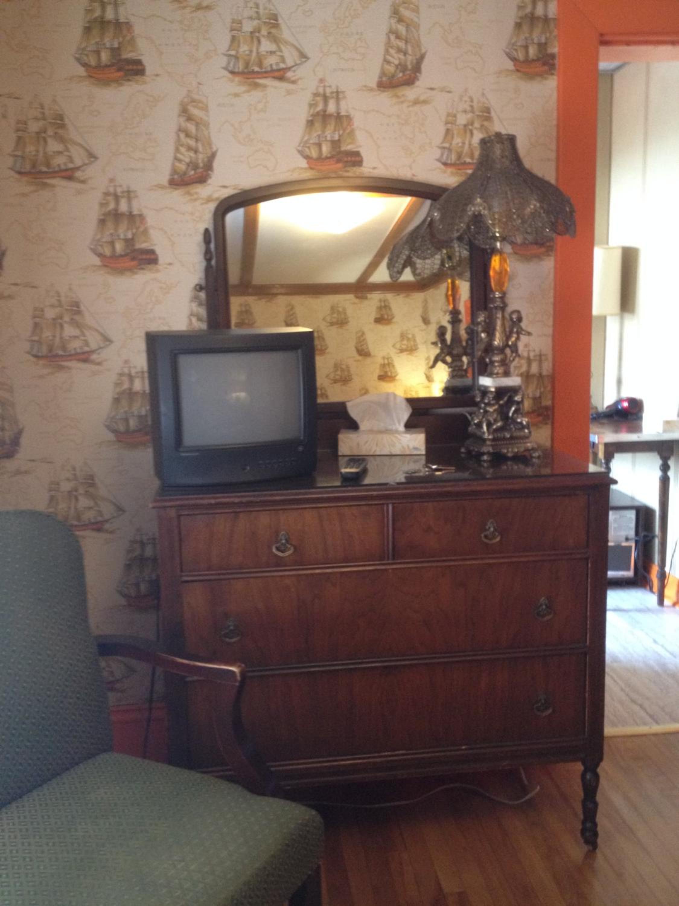 Queen Room with Ensuite Bathroom photo 3