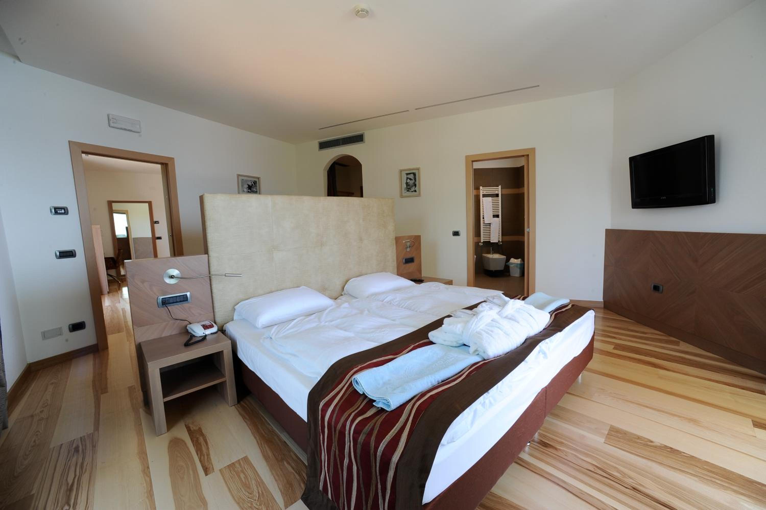 Suite with Balcony photo 1