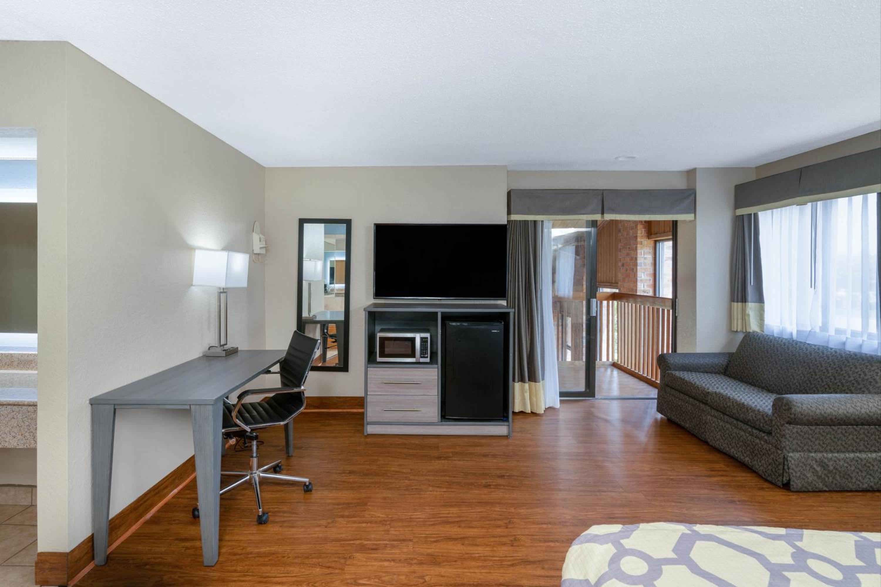 Deluxe King Studio Suite with Pool View - Non-Smoking - Photo 1