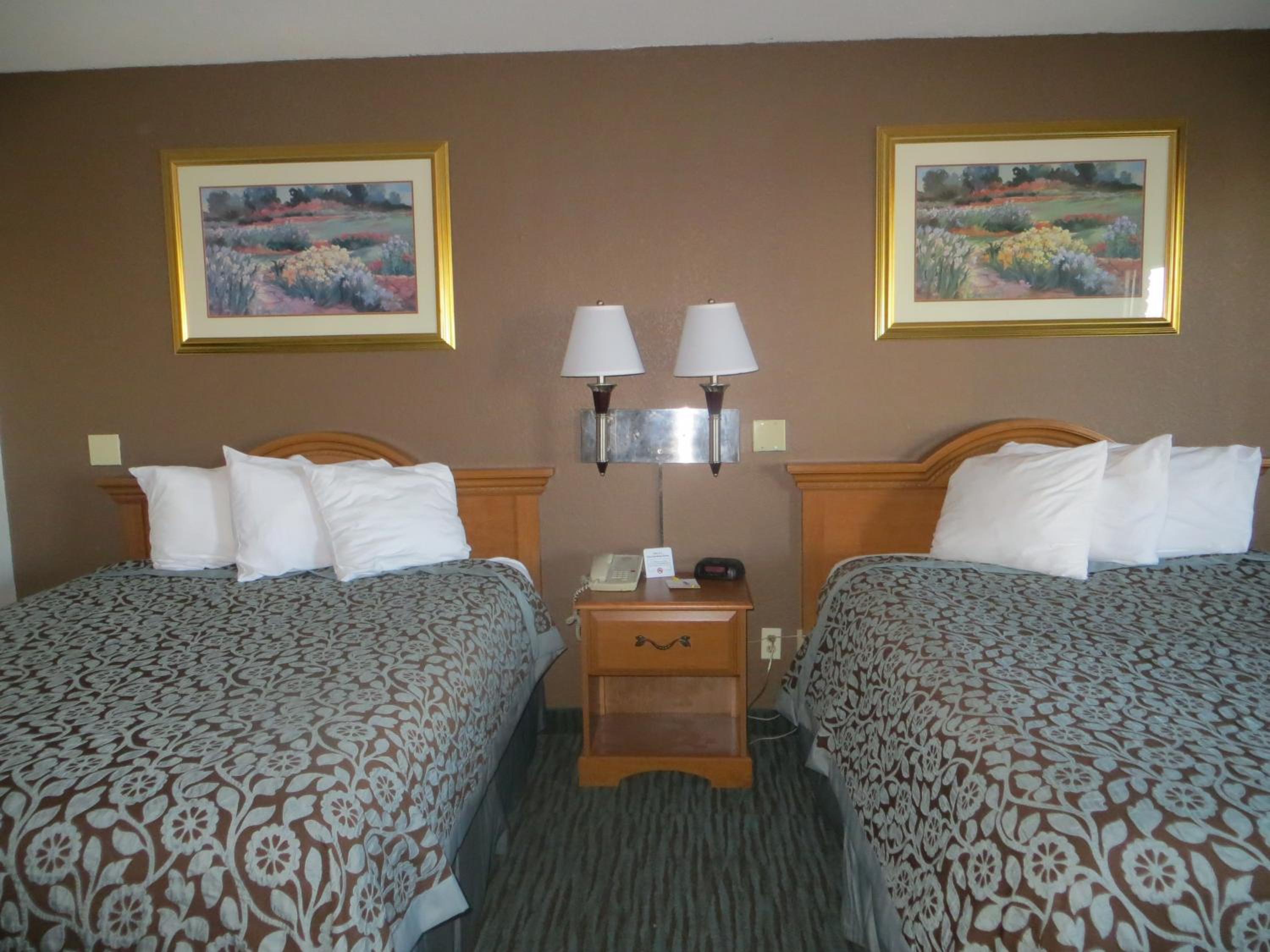 Studio Suite with Two Queen Beds - Non-Smoking - Photo 2