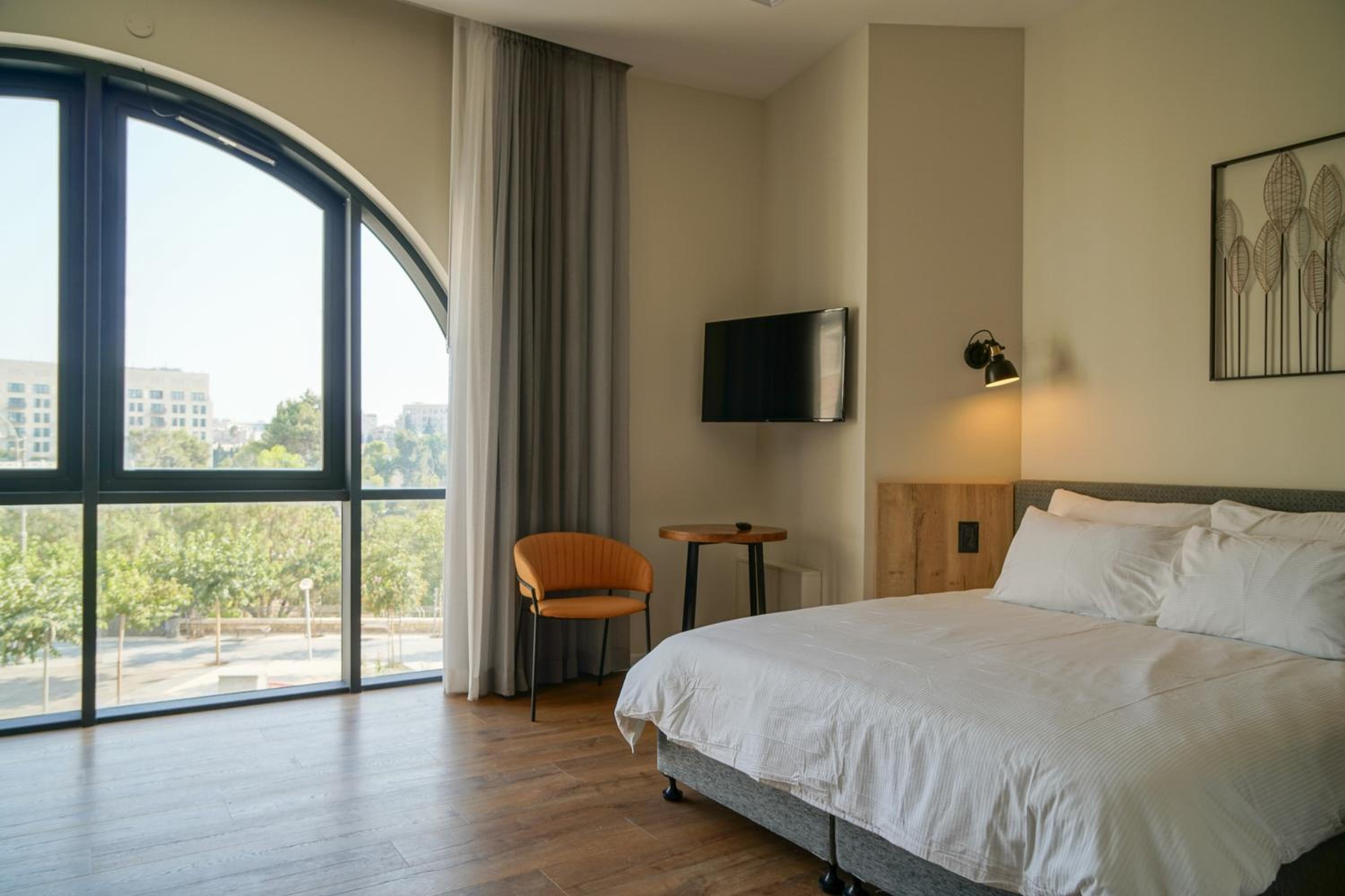 Suite with City View - Photo 8