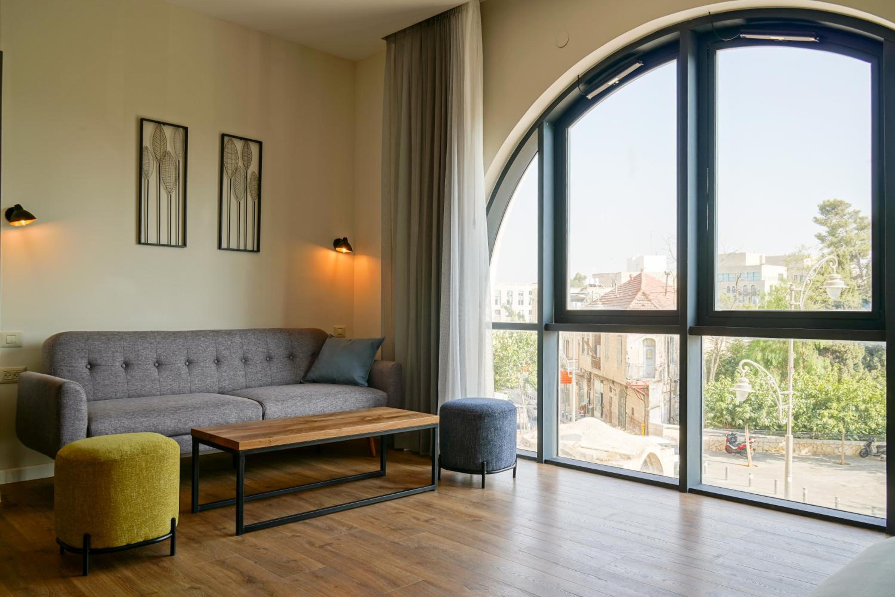 Suite with City View - Photo 4