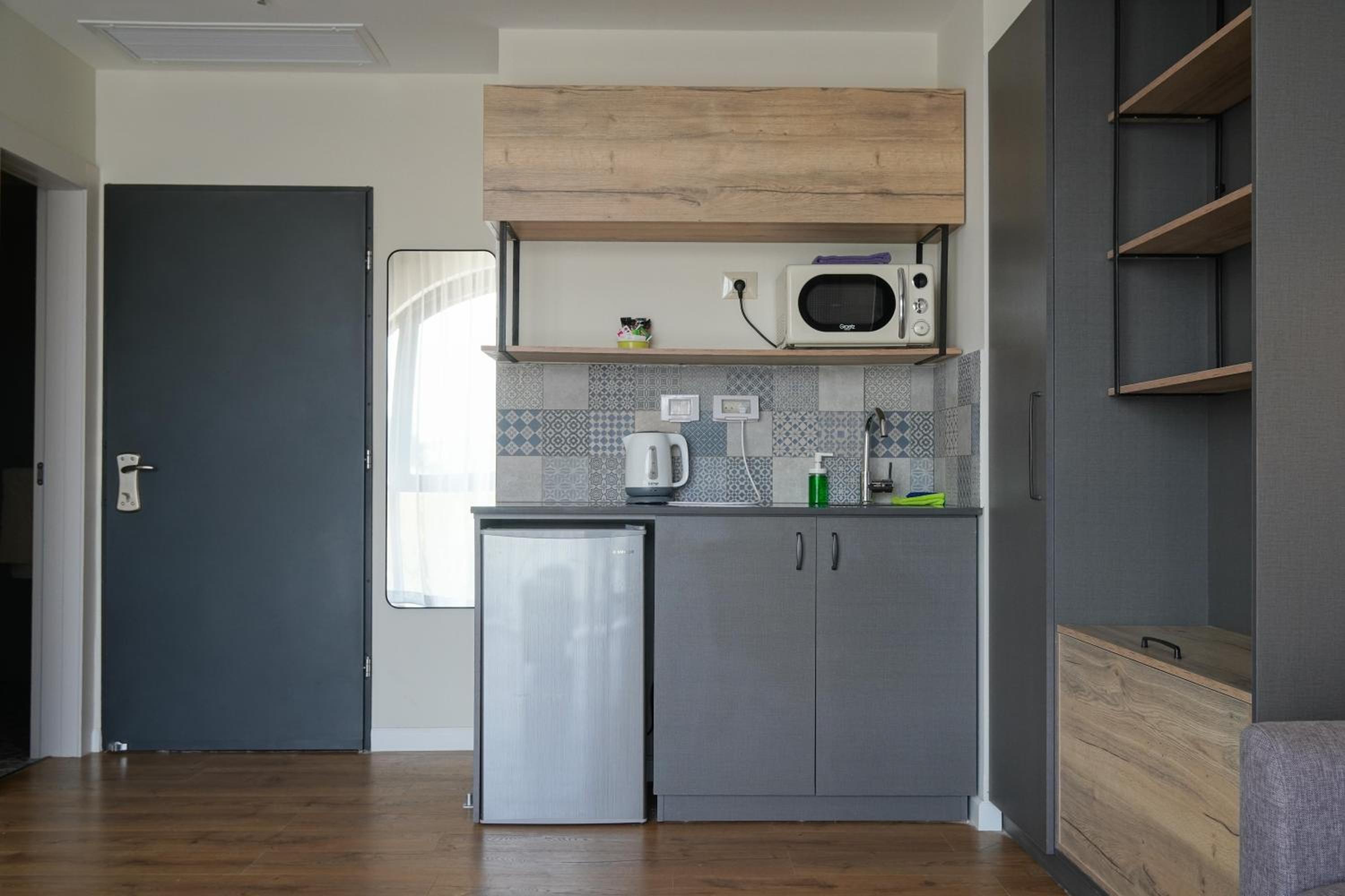 Suite with City View - Photo 11