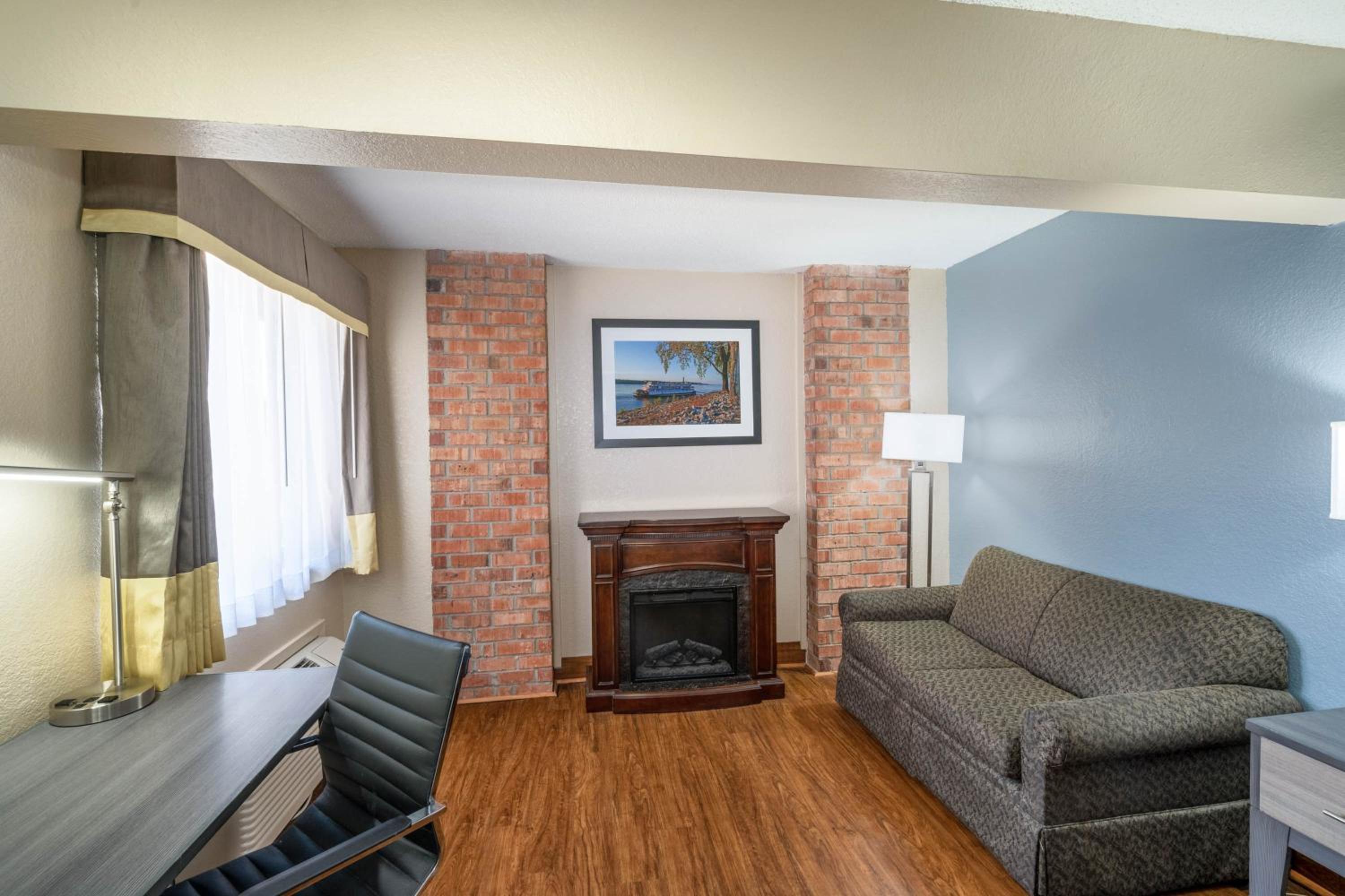 Deluxe King Studio Suite - Non-Smoking - Photo 1