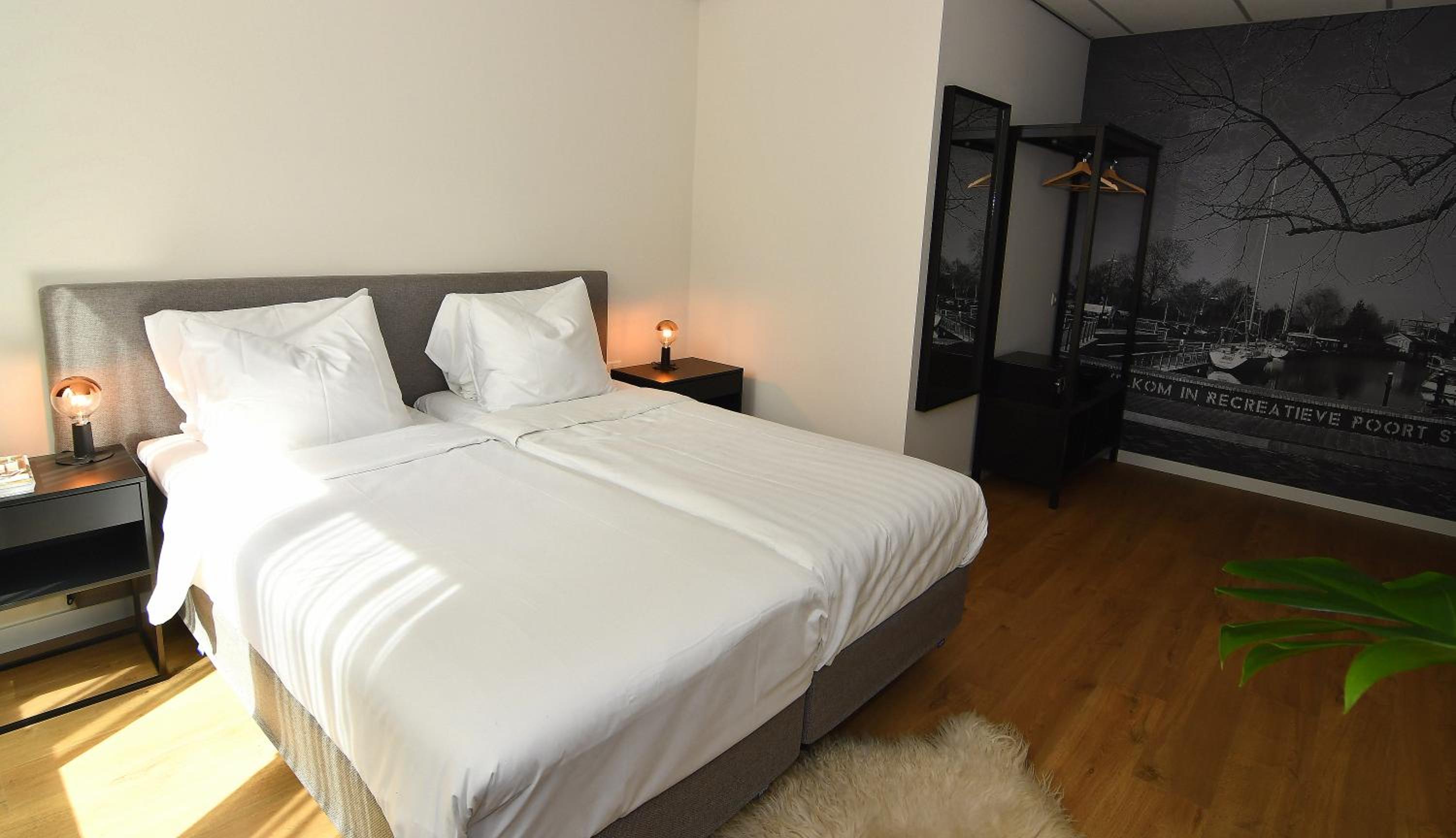 Deluxe Double Room with Shower - Photo 1