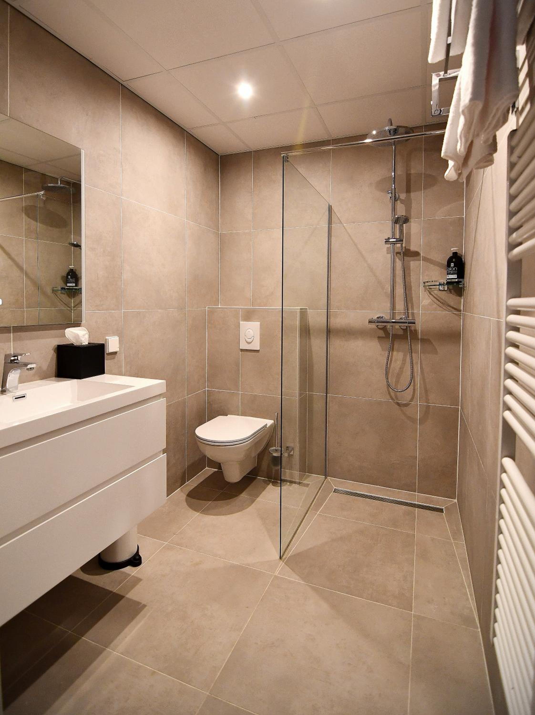 Deluxe Double Room with Shower - Photo 2