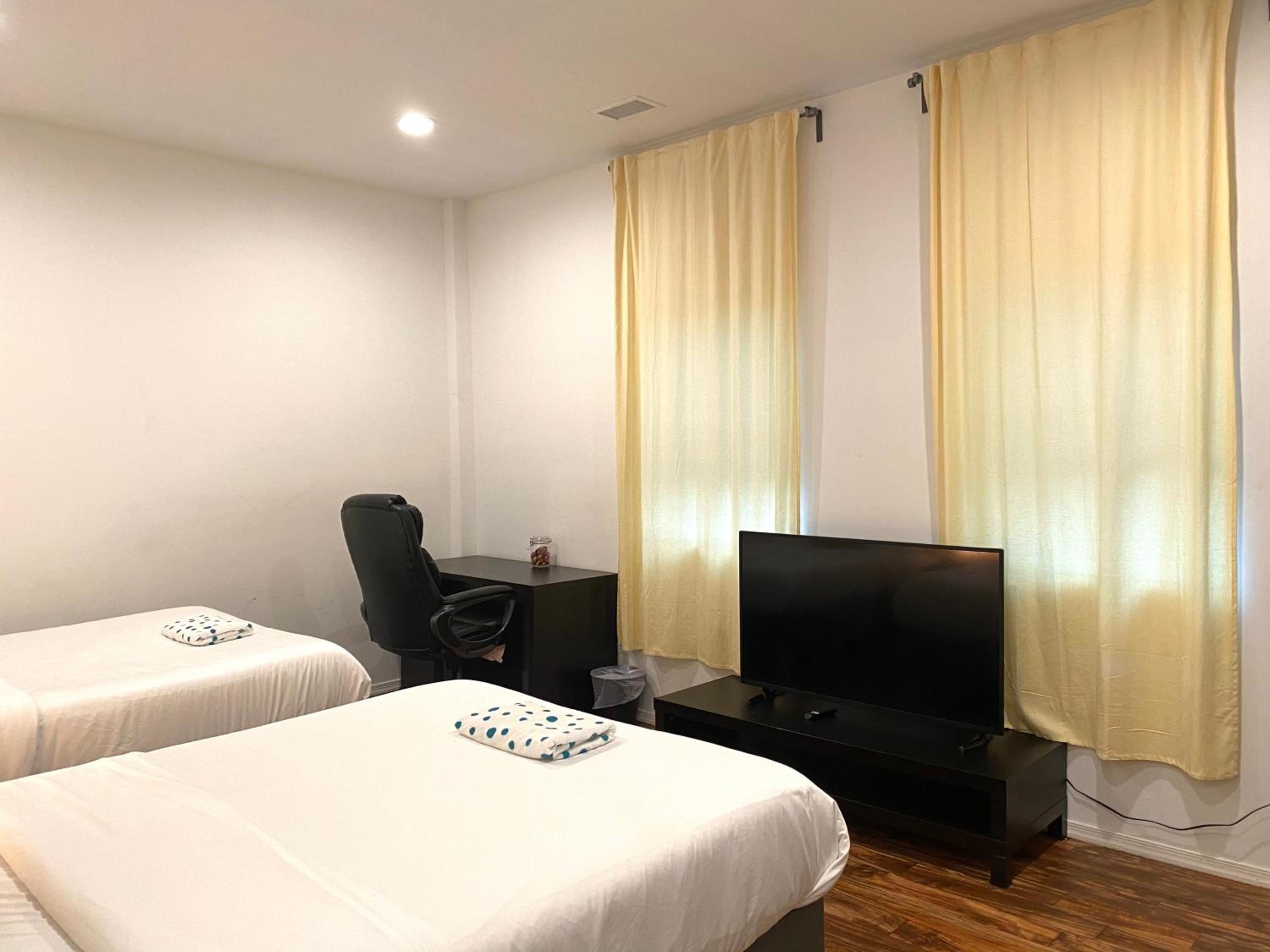 Double Room with 2 Beds  - Photo 5