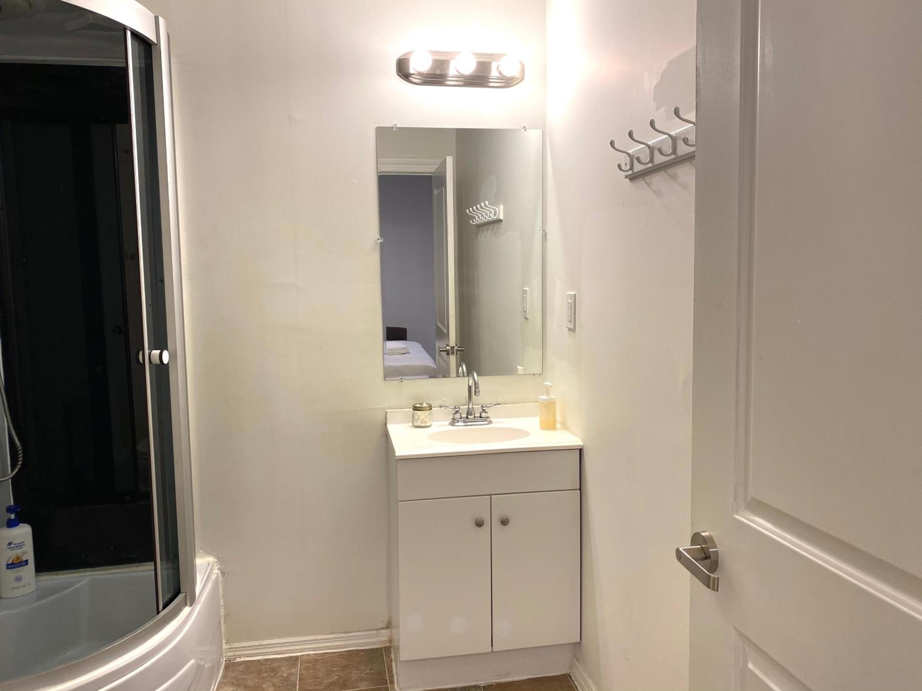 Standard Queen Room - Photo 5