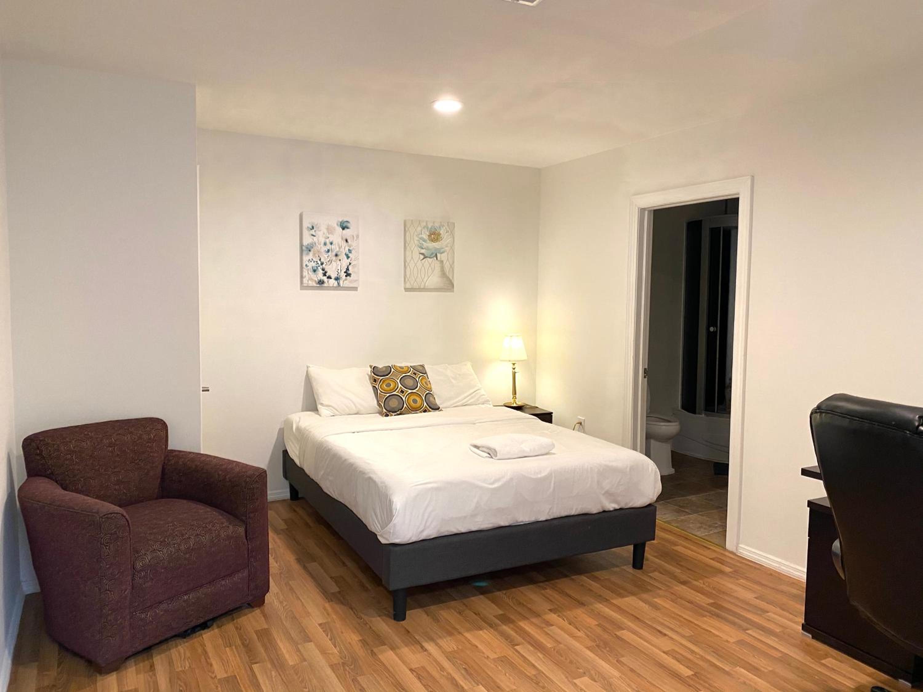 Standard Queen Room - Photo 1
