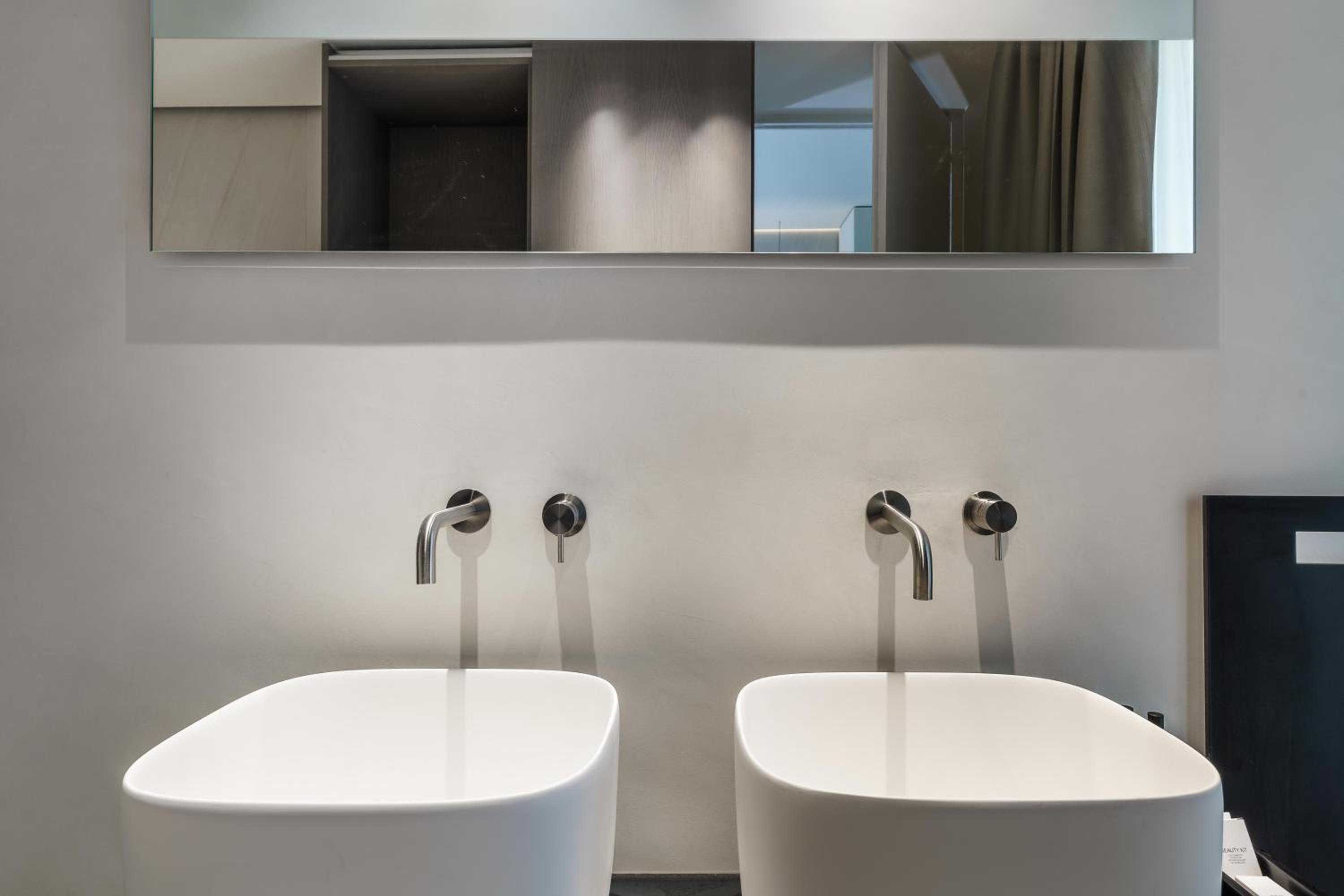 Deluxe Double Room with Bath - Photo 23
