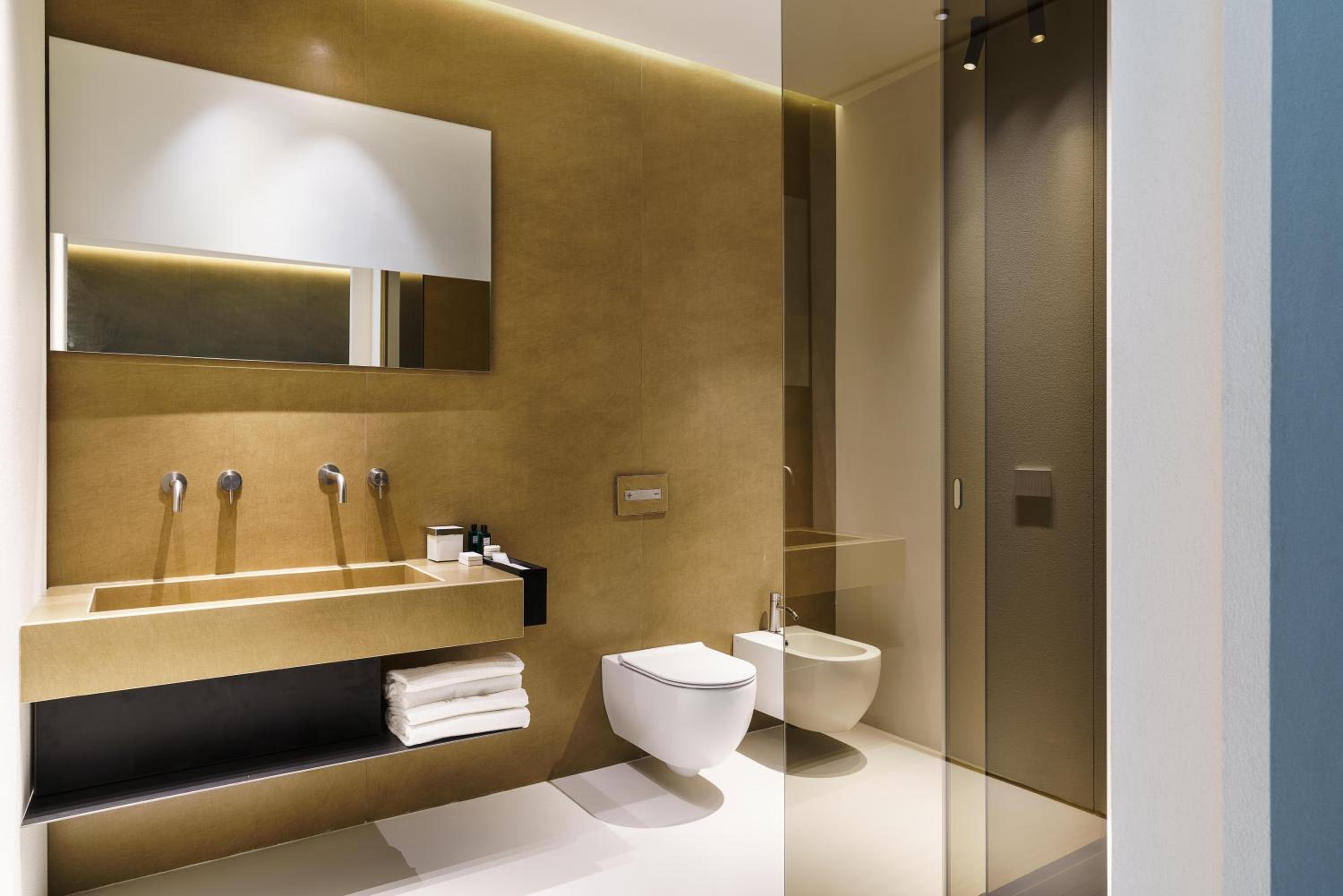 Deluxe King Room - Photo 18