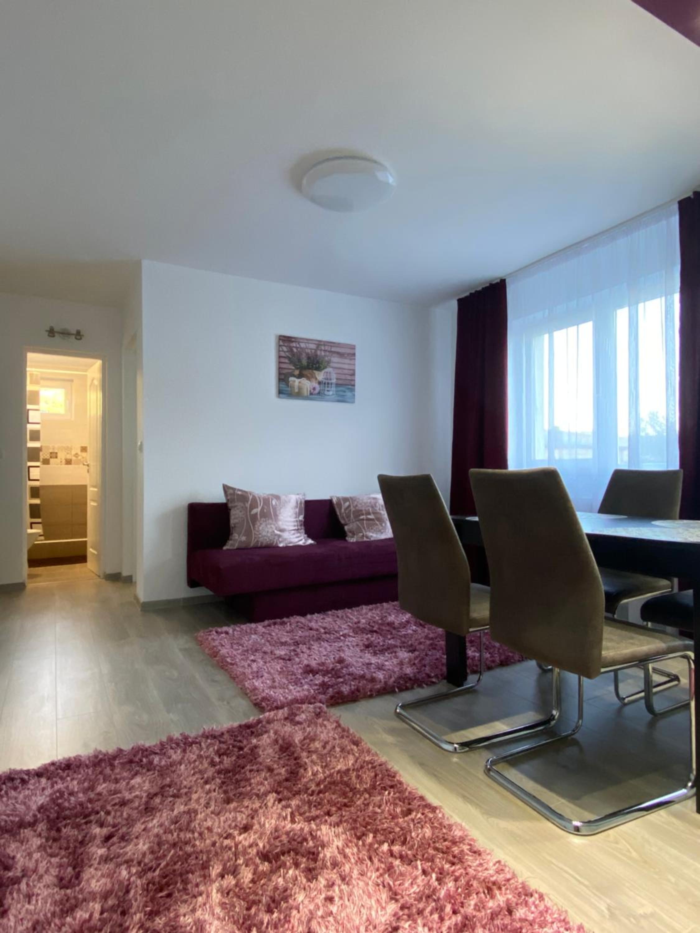 One-Bedroom Apartment - Photo 6