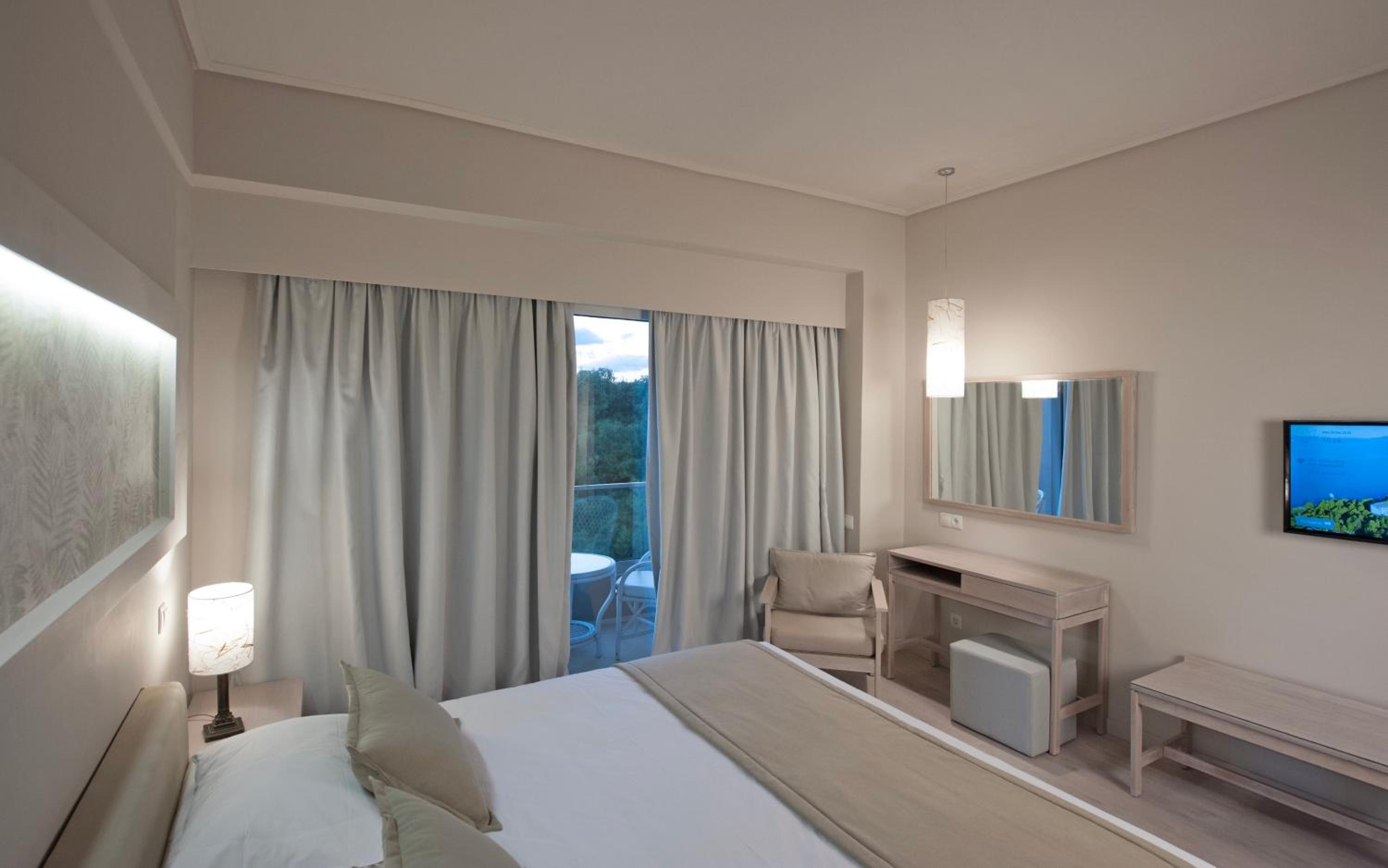 Family Two-Bedroom Suite Sea View - Photo 1
