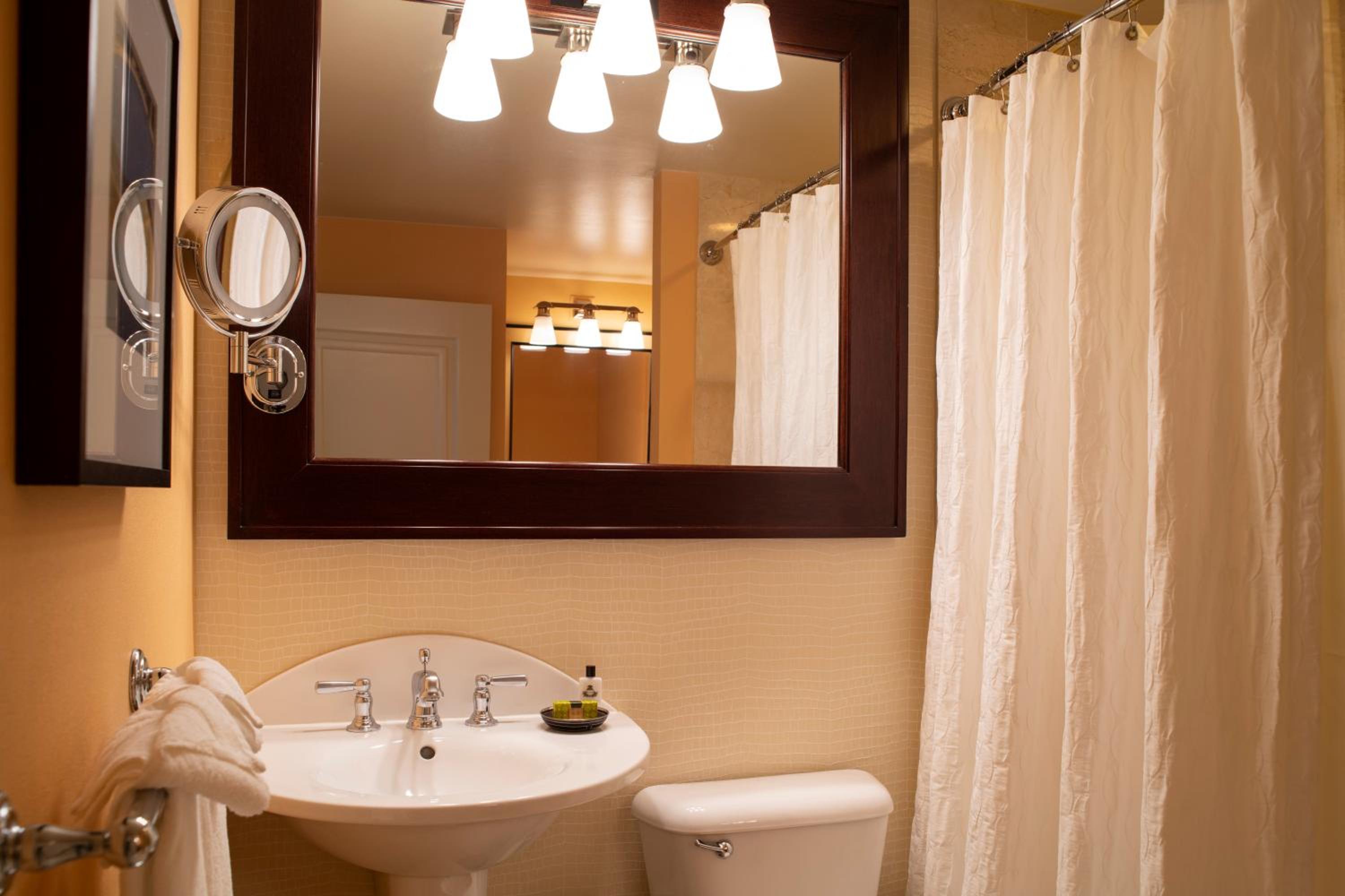 Preferred King Room - Photo 3