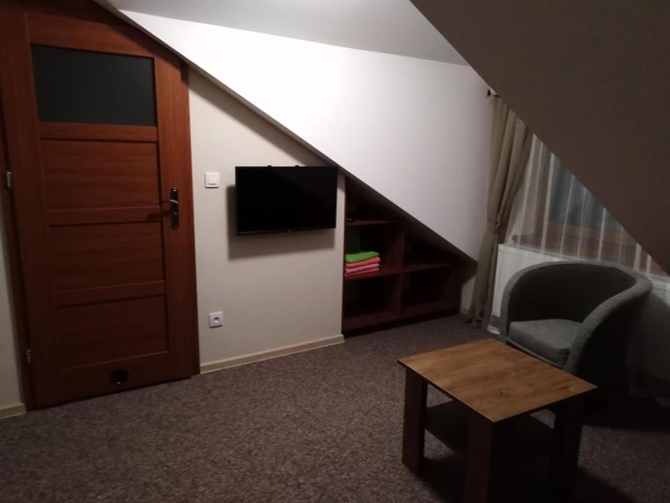 Deluxe Family Suite - Photo 5