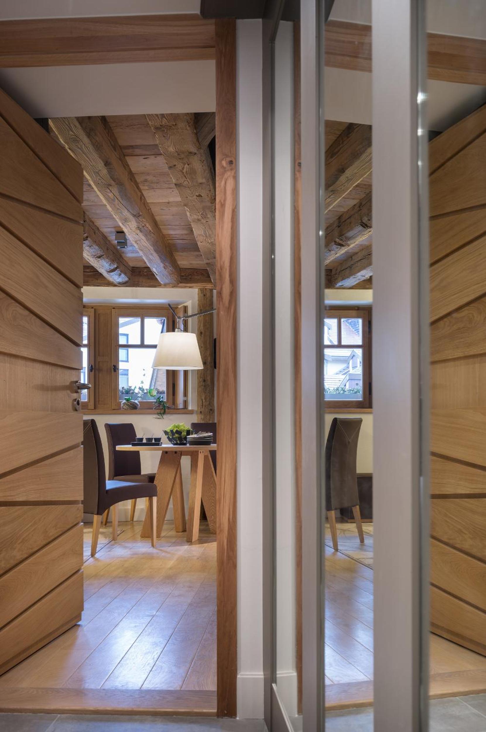 Triplex Apartment with Fireplace and Spa Shower
