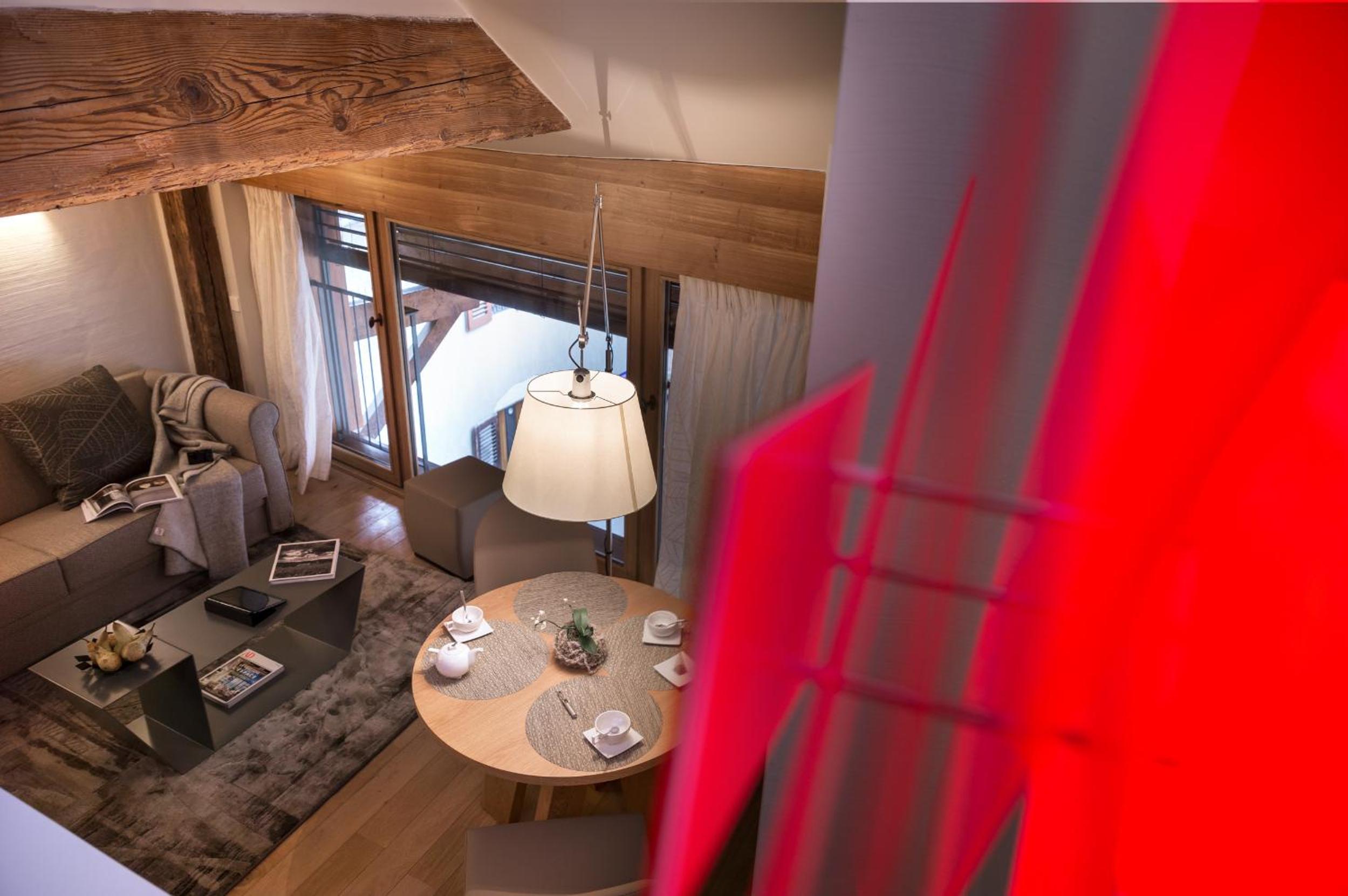 Deluxe Duplex Apartment with Fireplace and Spa Shower