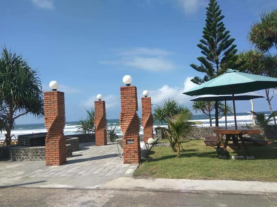 Standard Triple Room with Sea View - Photo 15