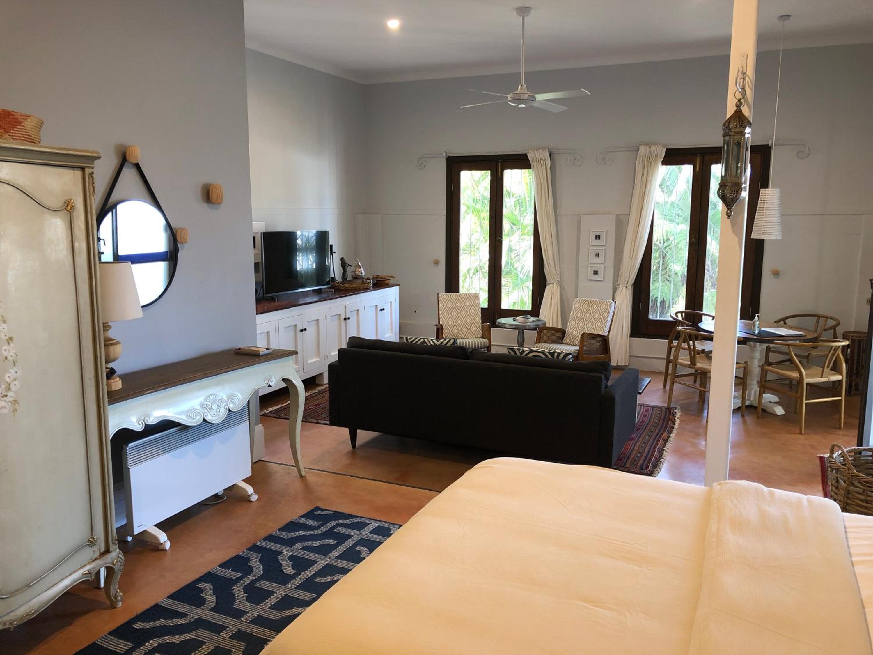 Studio Apartment photo 1