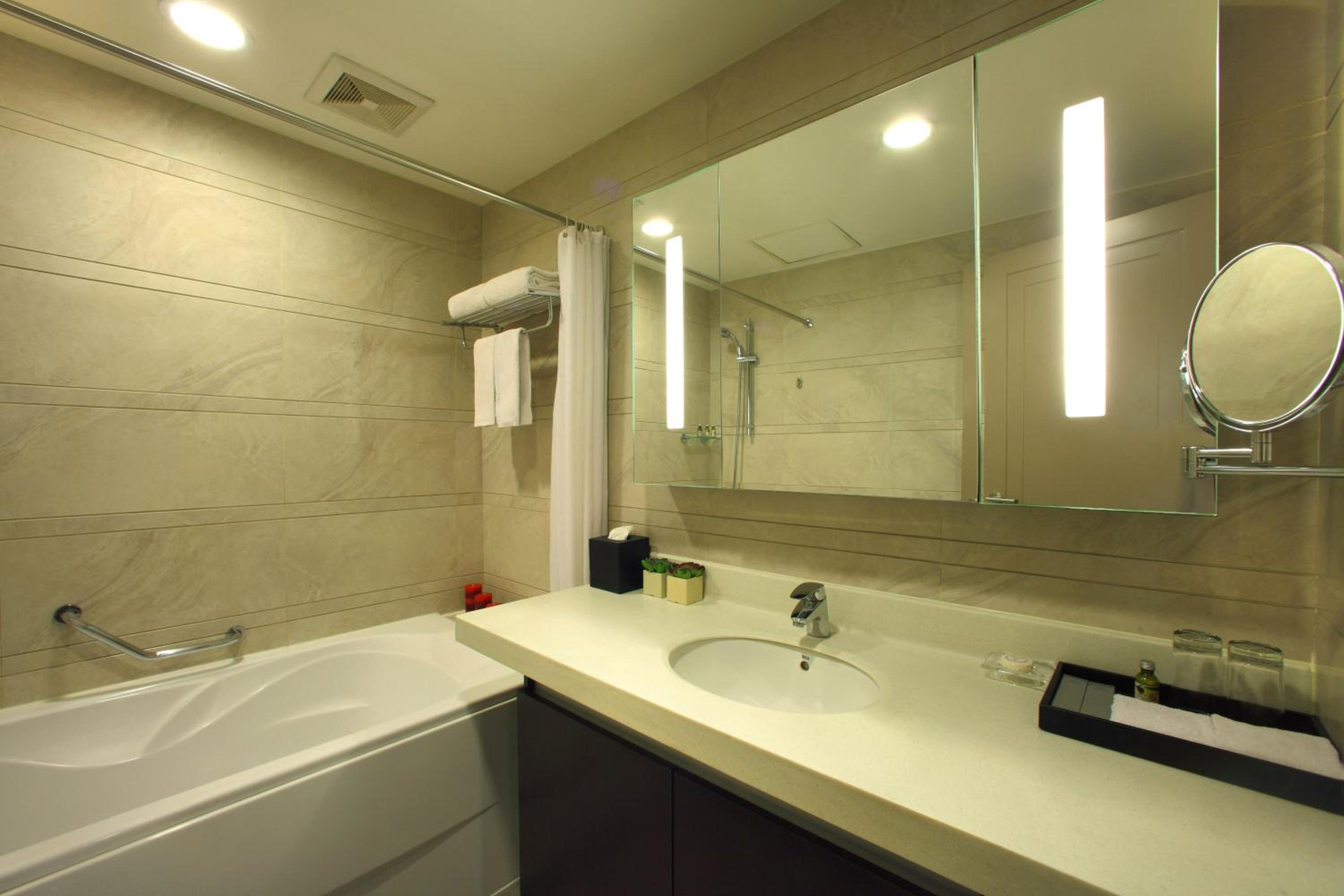 One-Bedroom Deluxe - Photo 3
