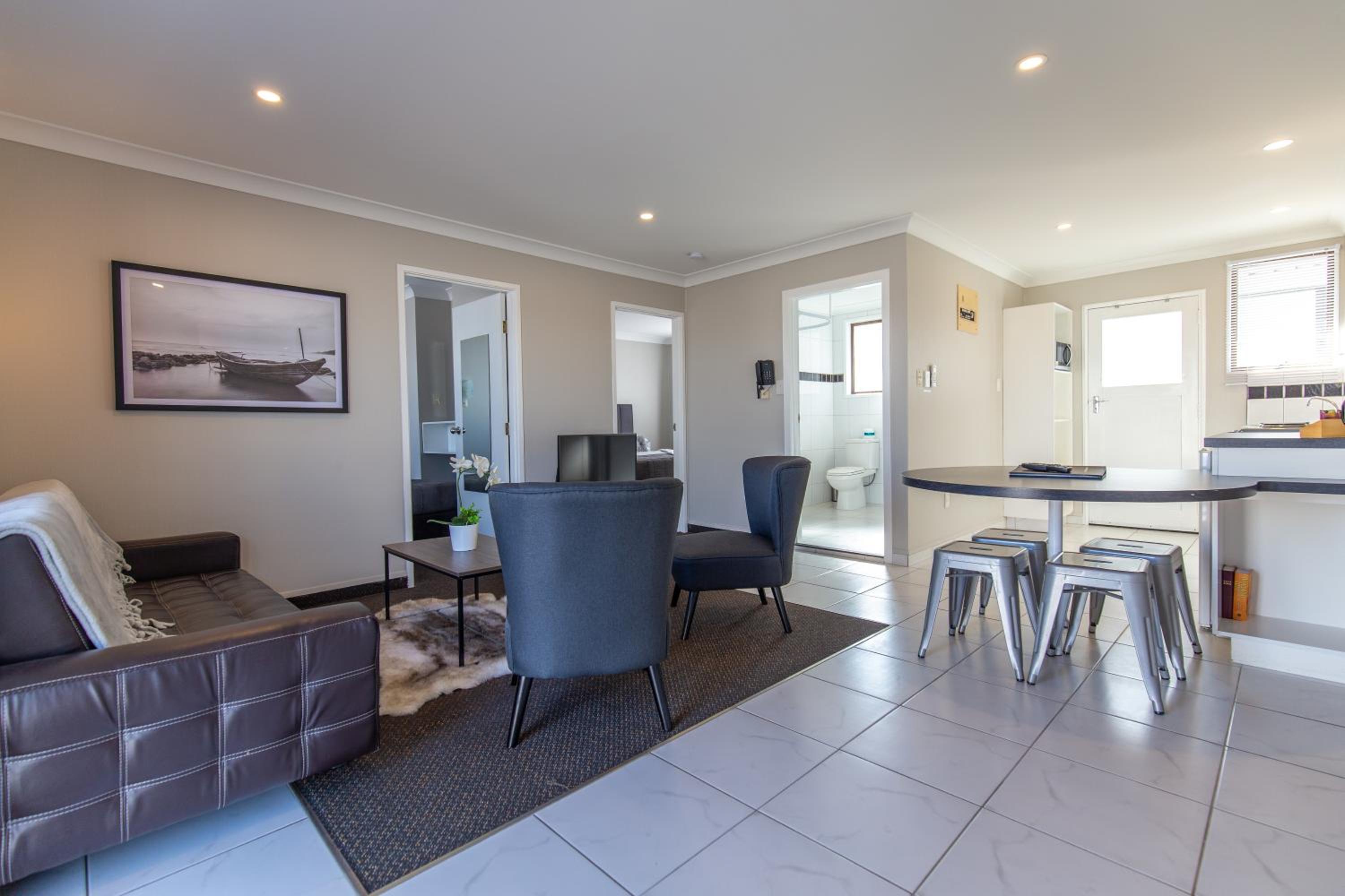 Family Two-Bedroom Suite - Photo 7