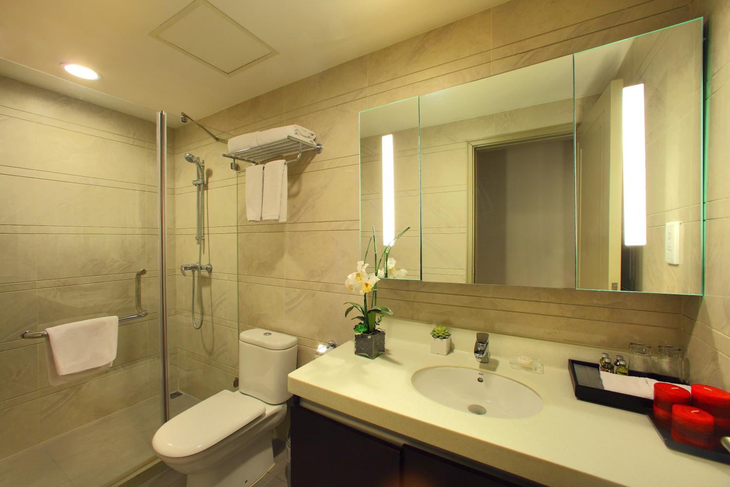 Two-Bedroom Executive - Photo 5