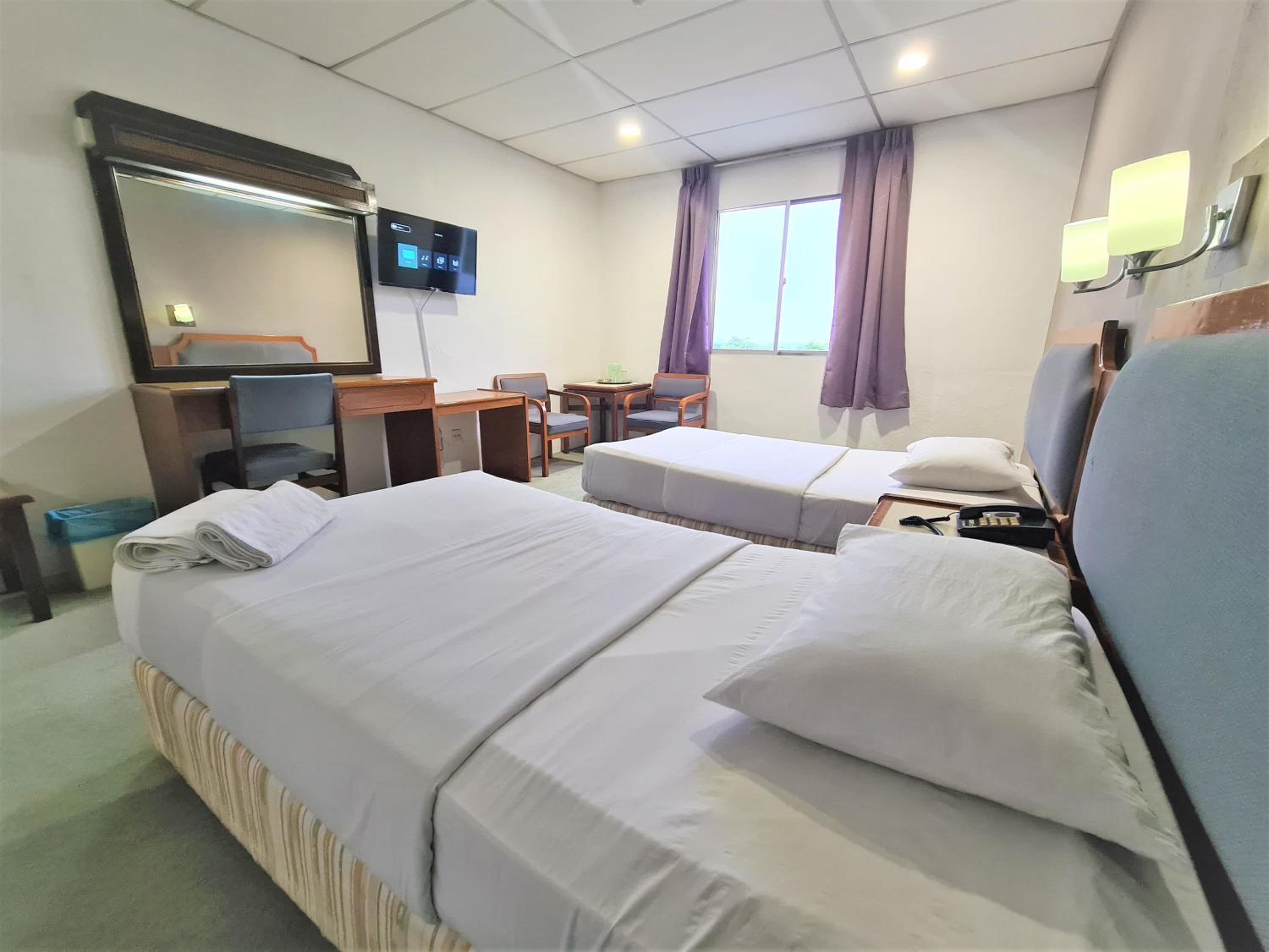 Standard Twin Room - Photo 4