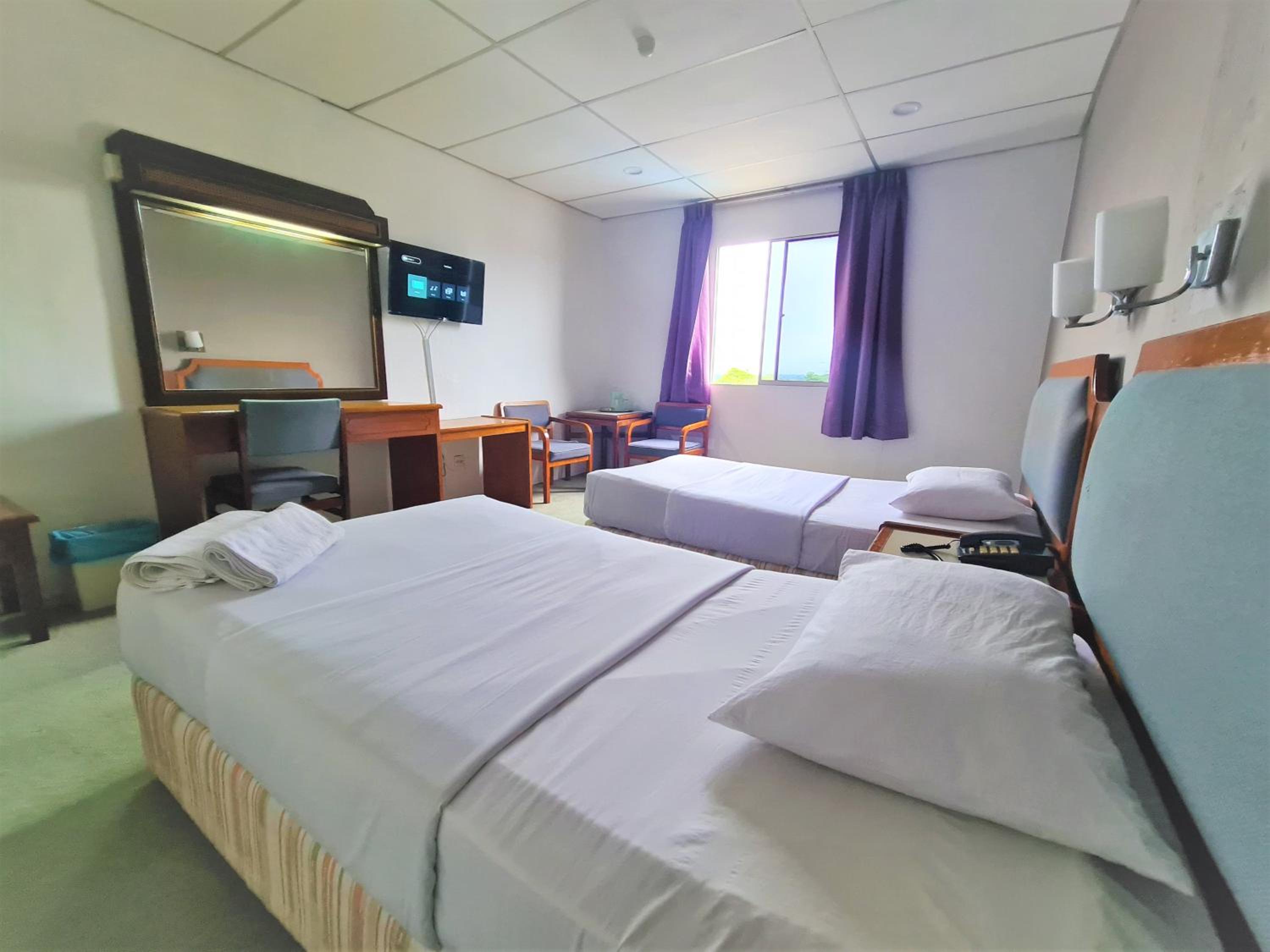 Standard Twin Room - Photo 5