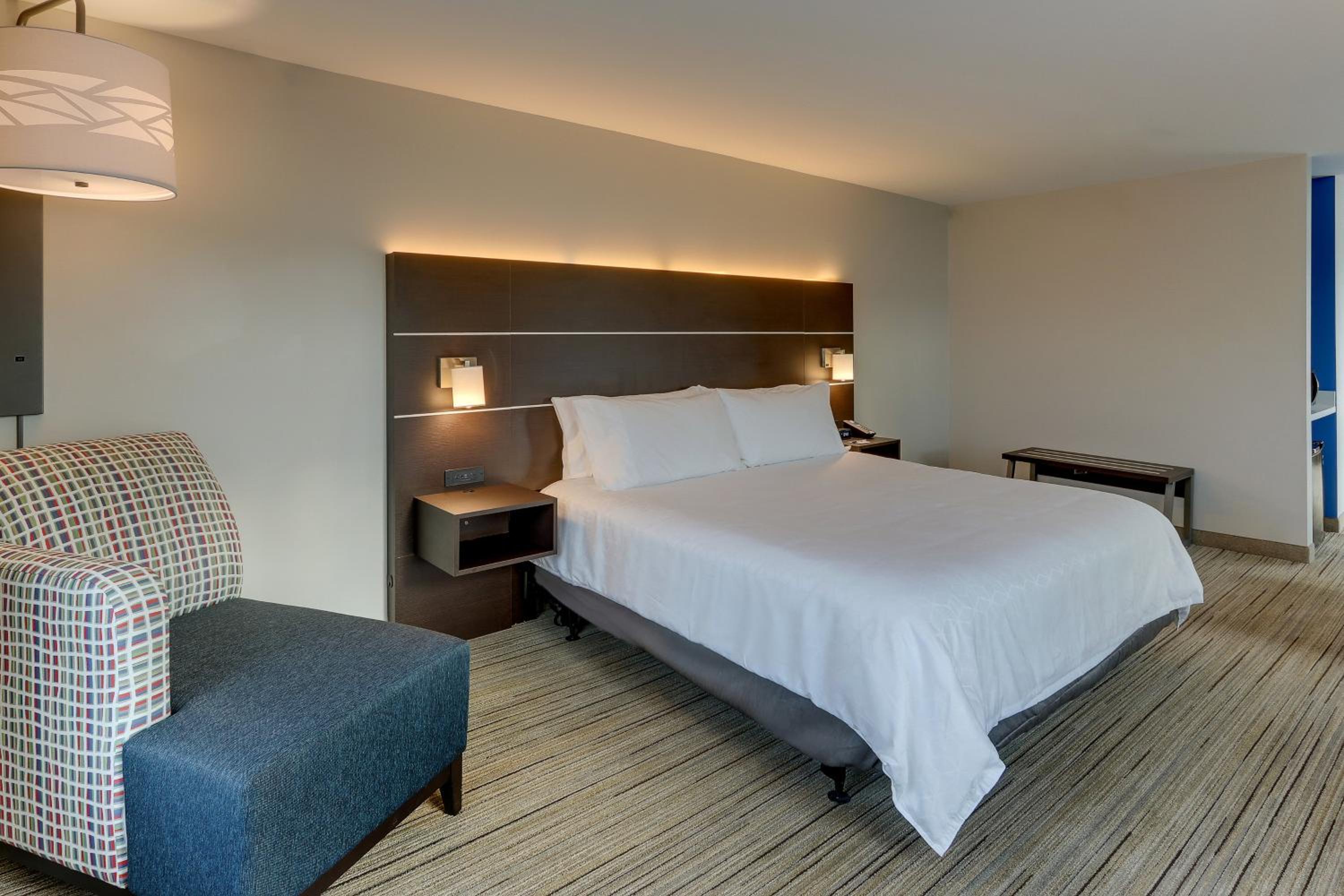 Standard King Room - Photo 3