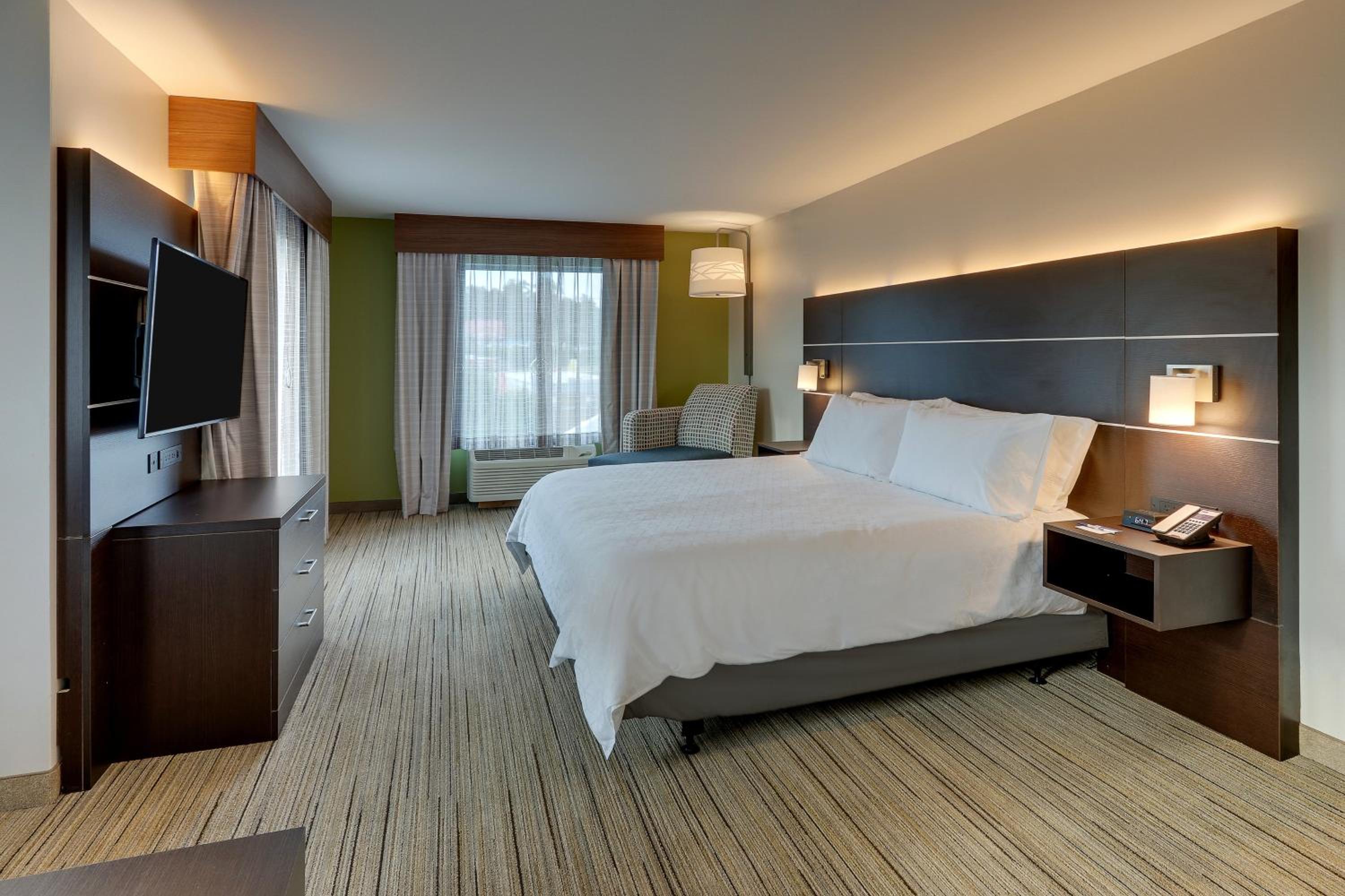 Standard King Room - Photo 6