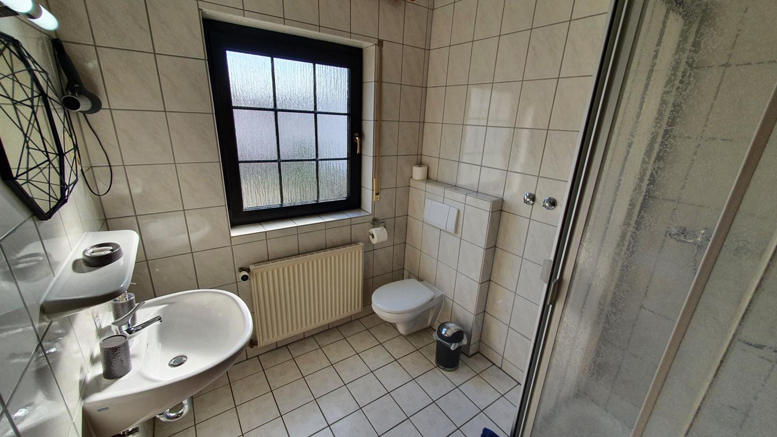 Single Room with Private Bathroom photo 3