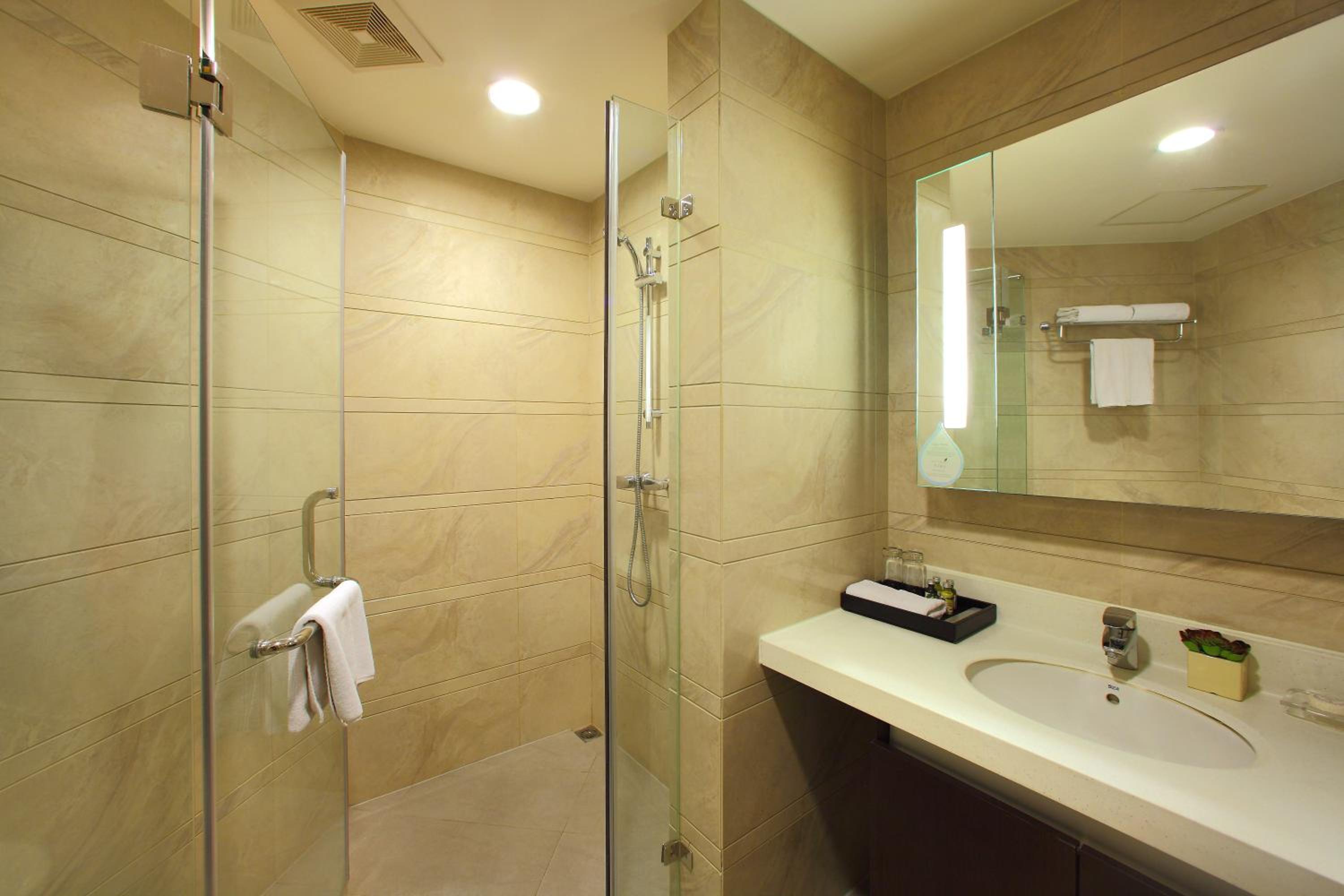 Three-Bedroom Deluxe - Photo 4