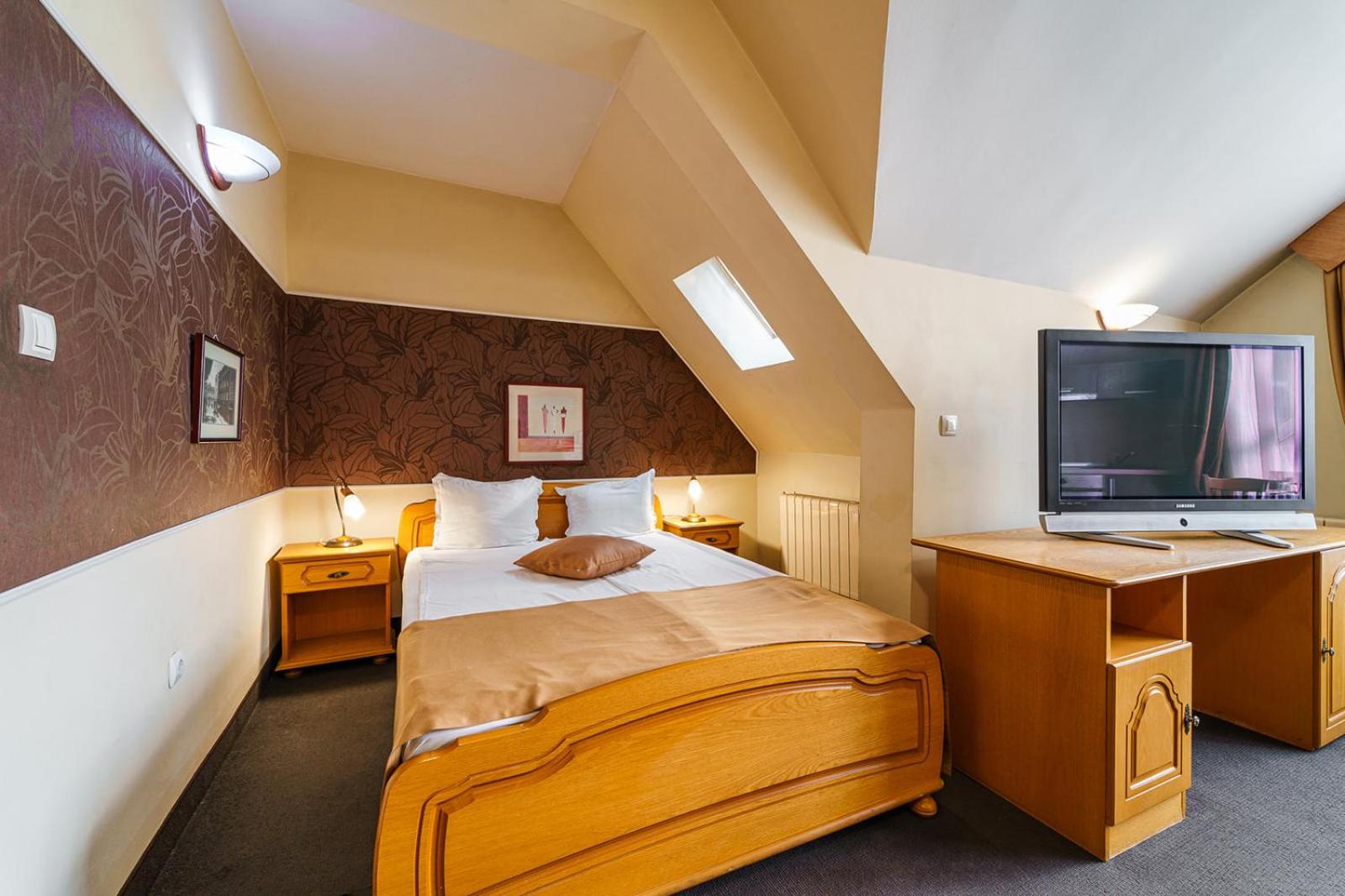 Double or Twin Room - Photo 13
