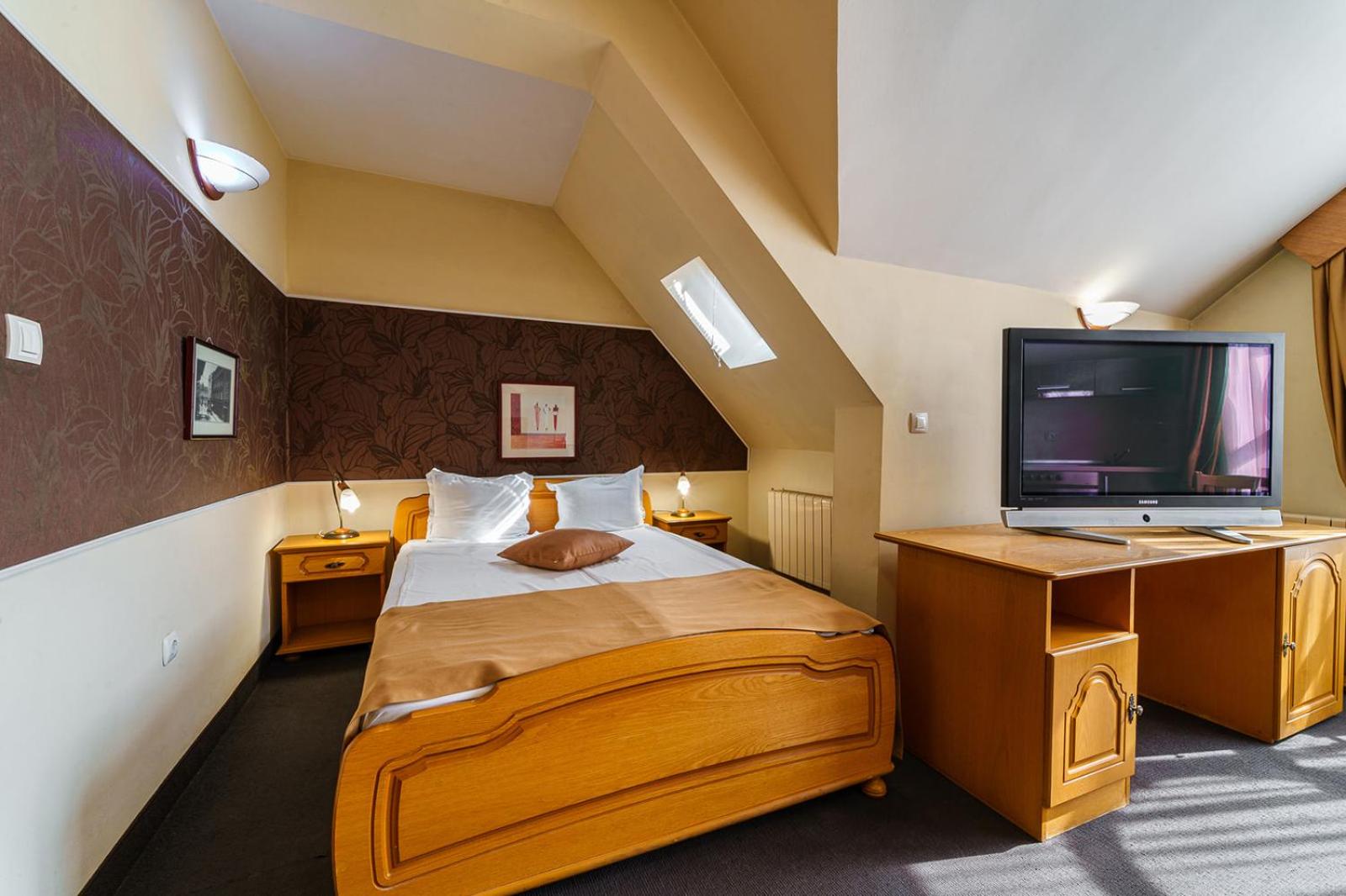 Double or Twin Room - Photo 3